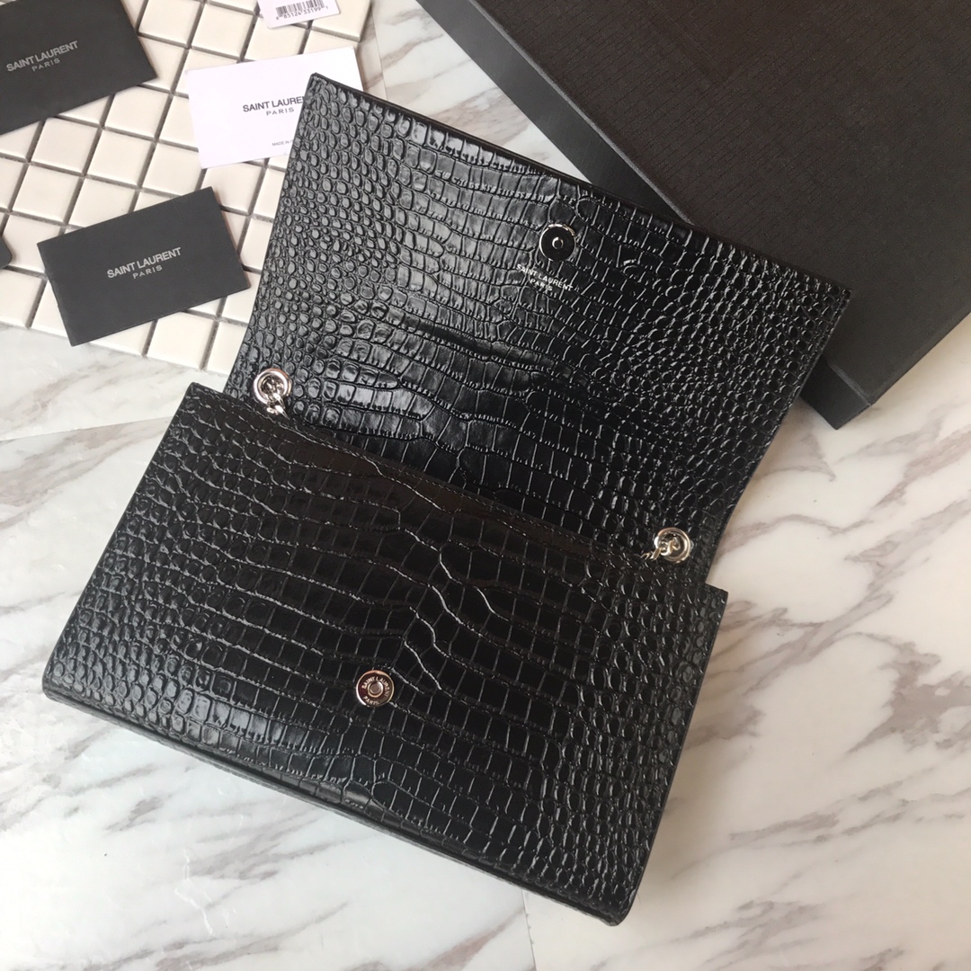 MONOGRAM CHAIN WALLET IN CROCODILE EMBOSSED SHINY LEATHER1:1High-quality replica