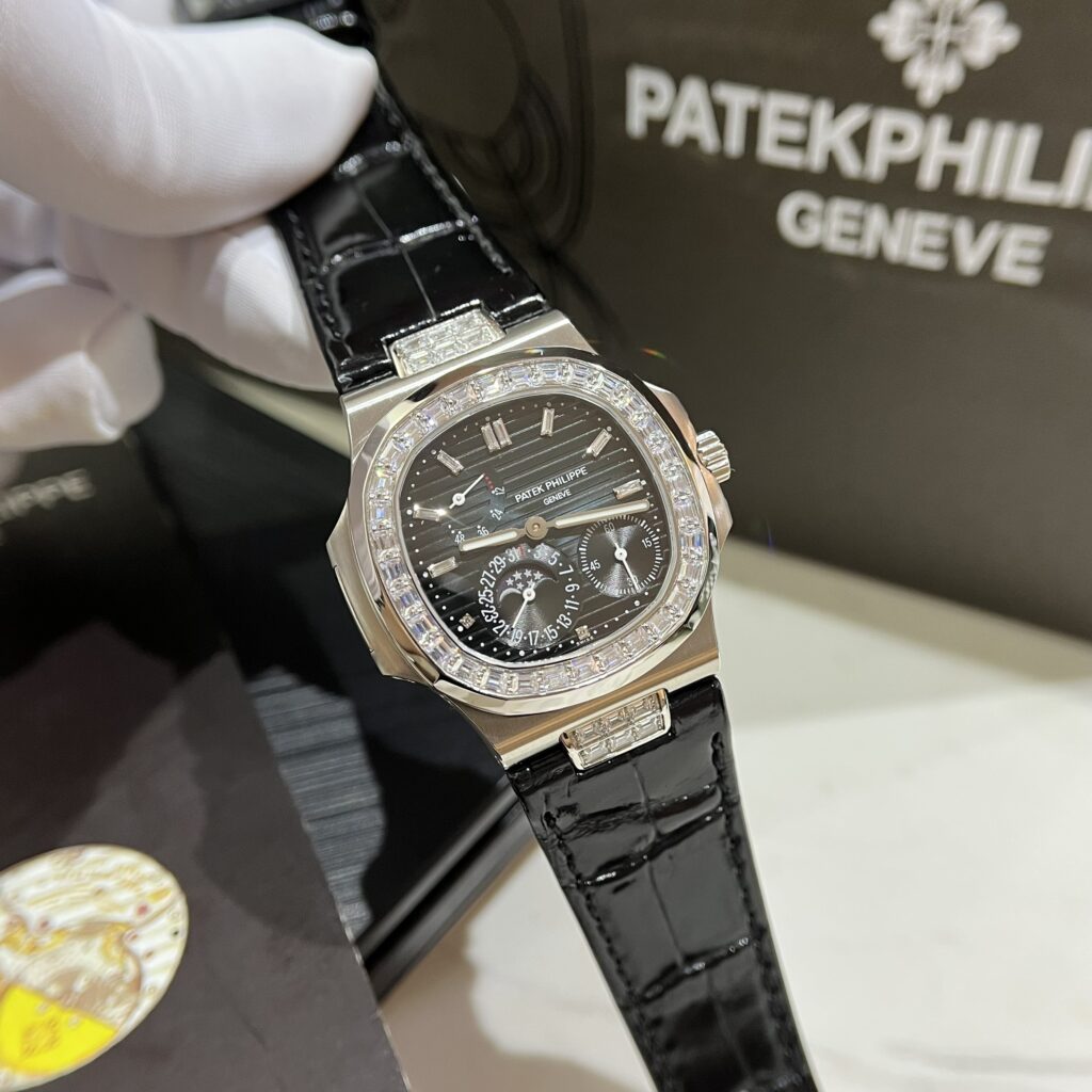 Patek Philippe Replica Watch Nautilus 5724G Blue Dial Leather Strap 40mm - Top club