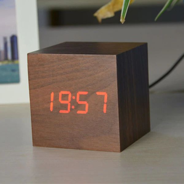 Digitale Bureauklok van Bamboehout met Modern Design – Compacte Klok voor Tijdweergave in Elk Interieur