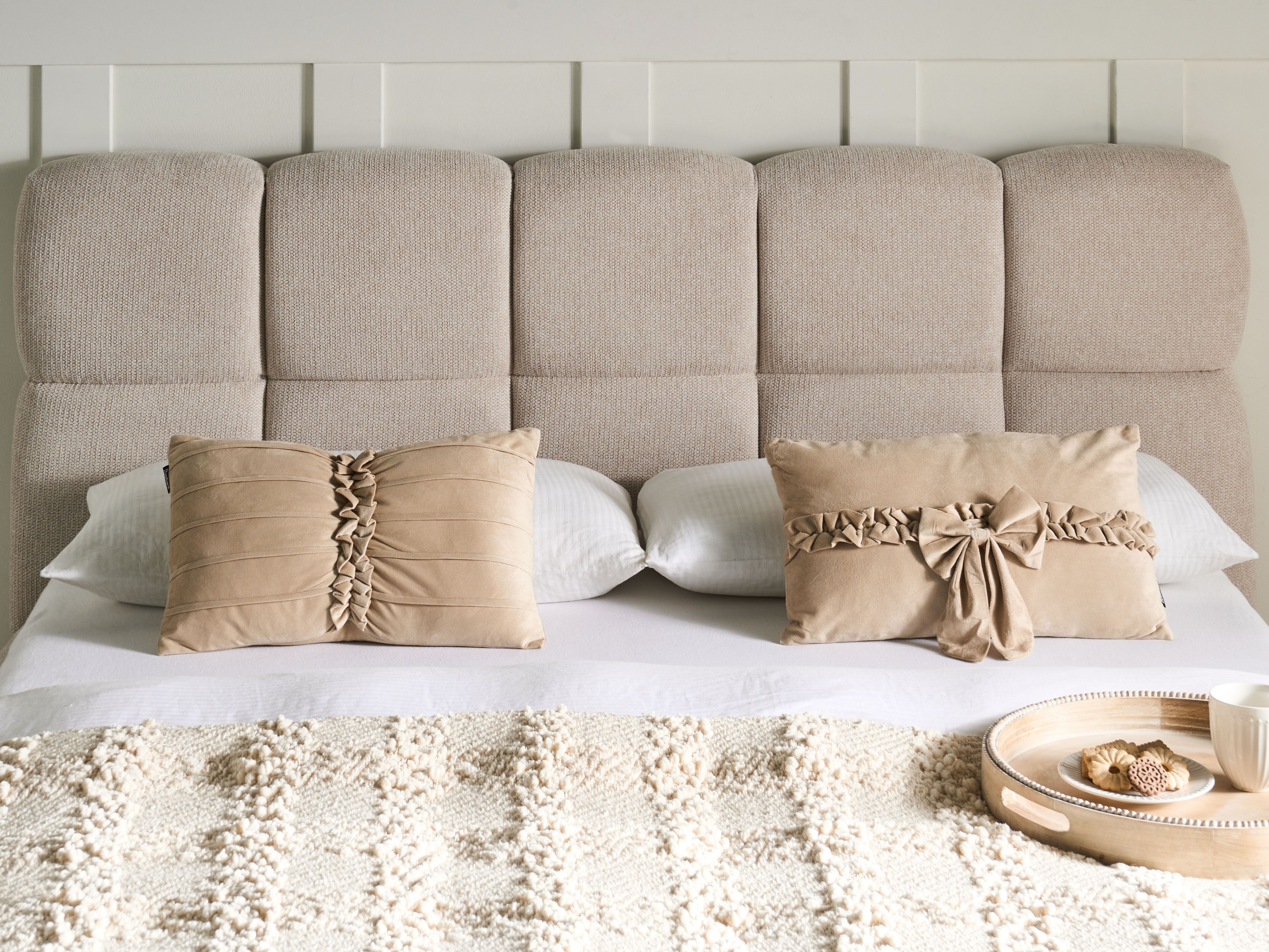 Set of 2 Decorative Cushions BELLE Velvet 30 x 50 cm Beige Solid