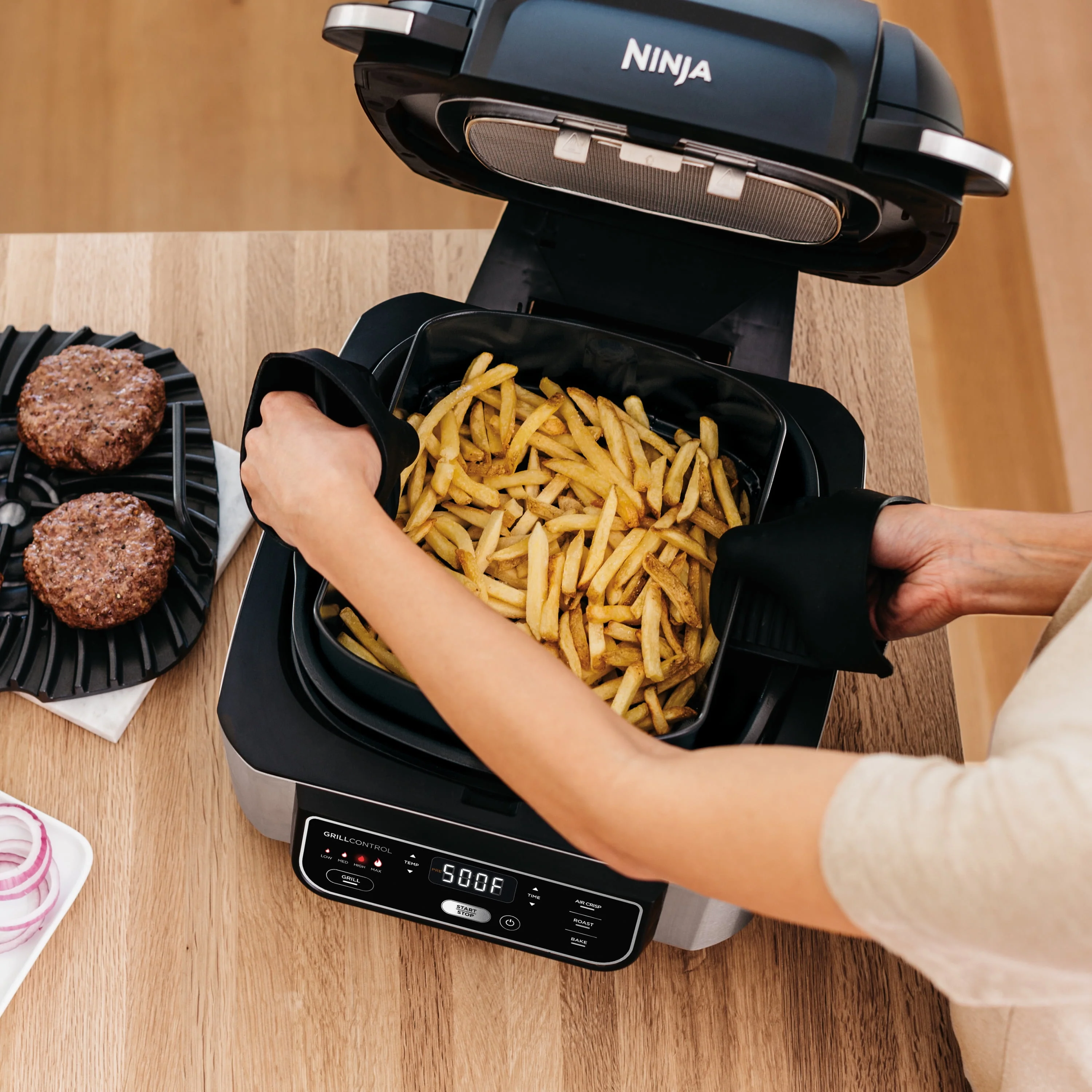 Ninja Foodi 4-in-1 Indoor Grill with 4-qt Air Fryer, Roast, Bake, and Cyclonic Grilling Technology, Black/Stainless AG300 - Image 5