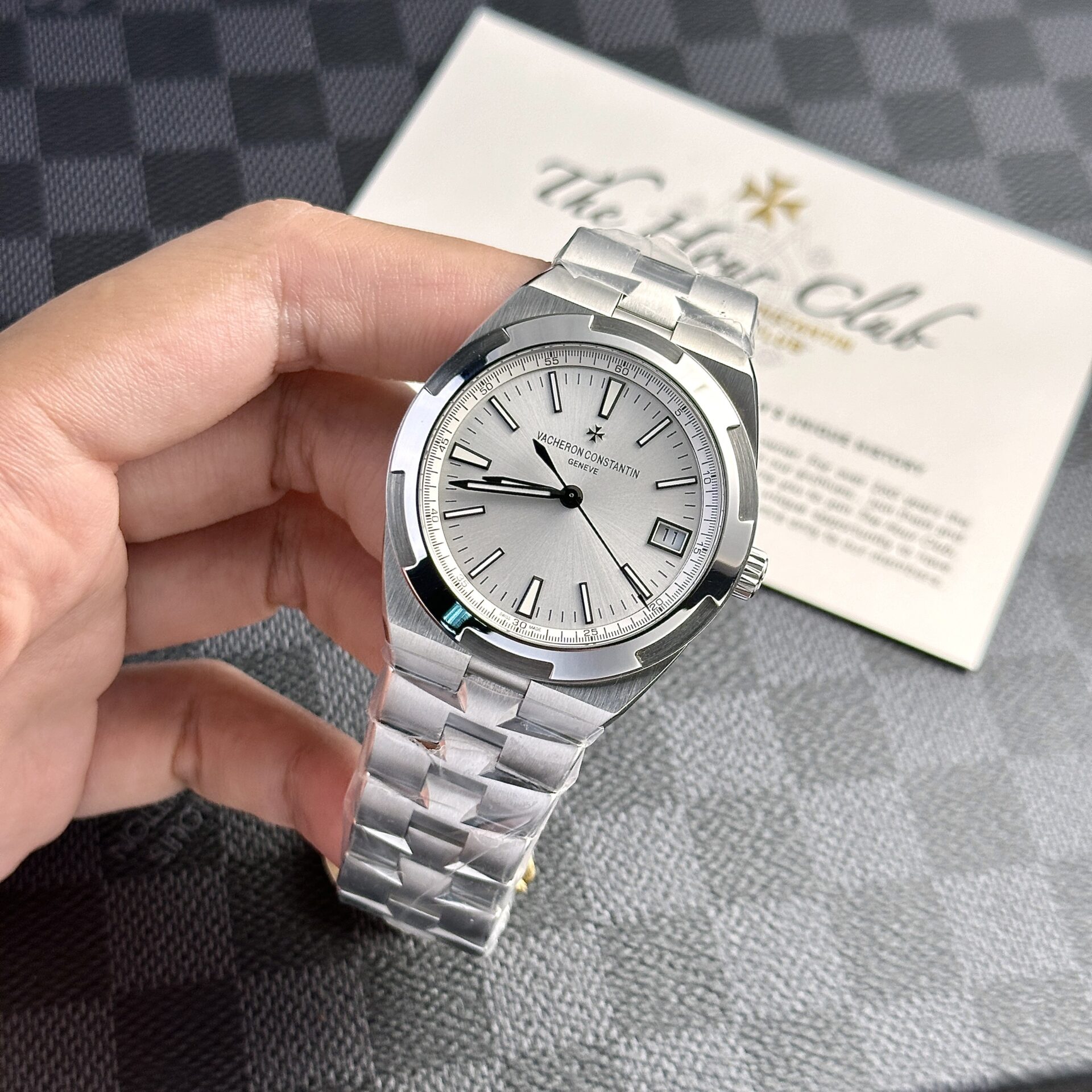 Vacheron Constantin Overseas White Dial Metal Strap Replica 1:1 Watch 41mm - Elite Watch Atelier