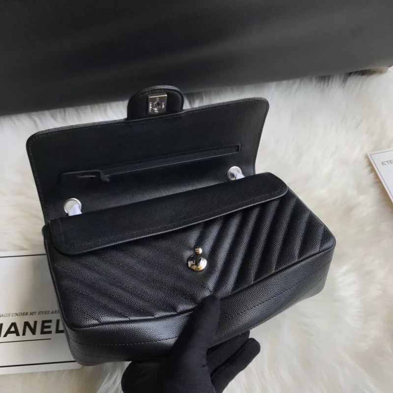 Replica Chanel Chevron Caviar Calfskin Classic Flap Bag A01112 Black1:1High-quality replica