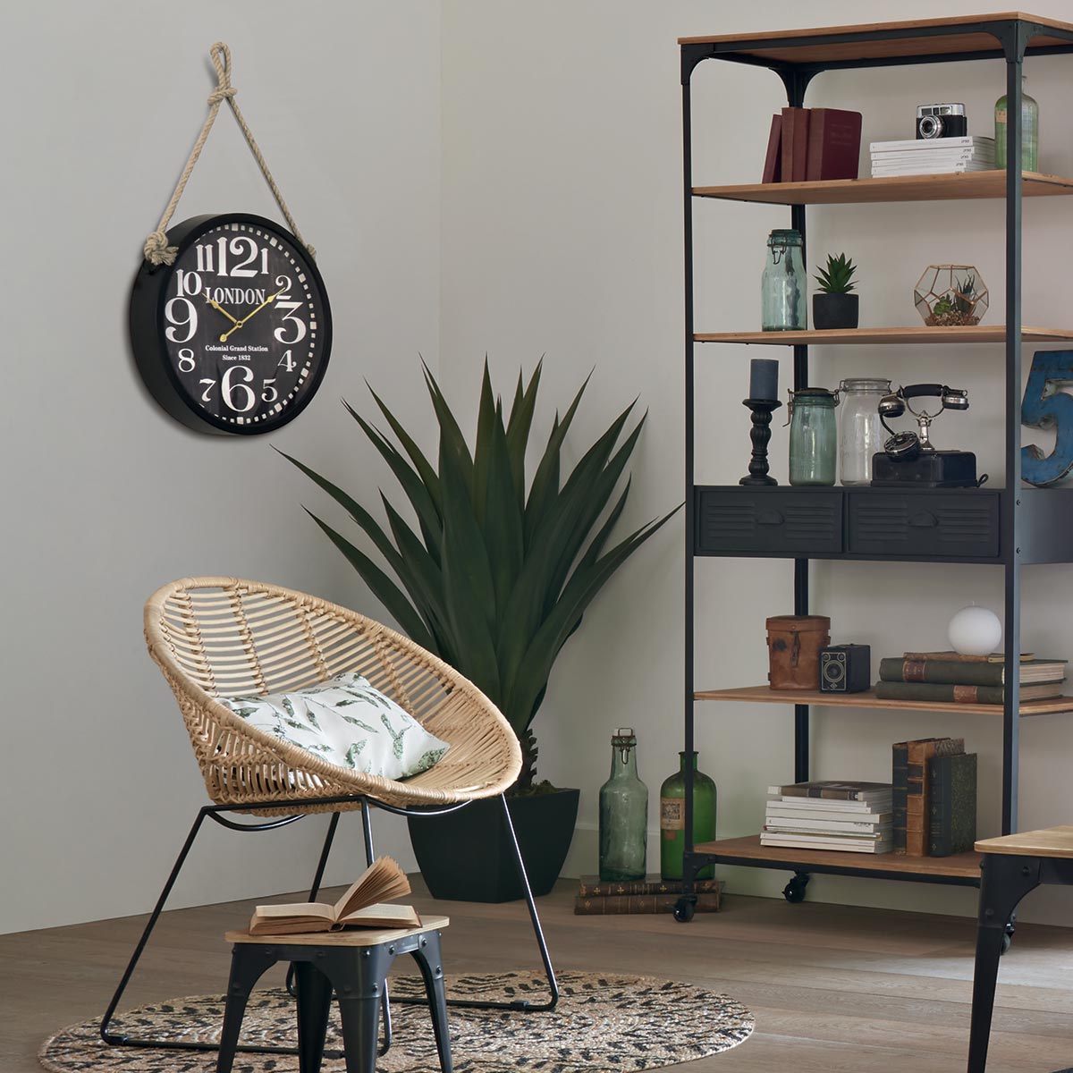 Metal clock Black, D.52 cm