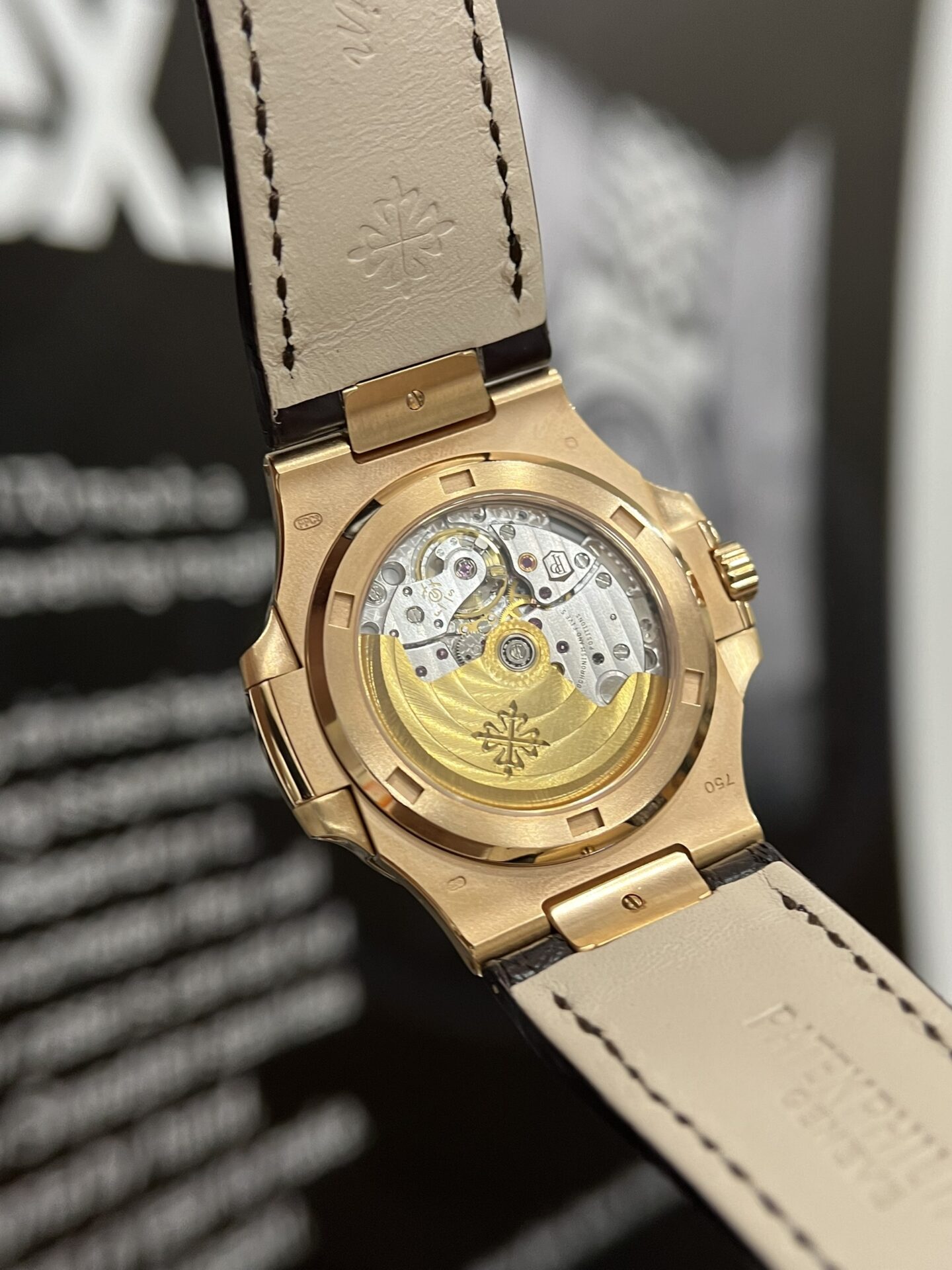 Patek Philippe Nautilus 5711 Replica Watch Gold Wrapped 3K Factory 40mm - Top club