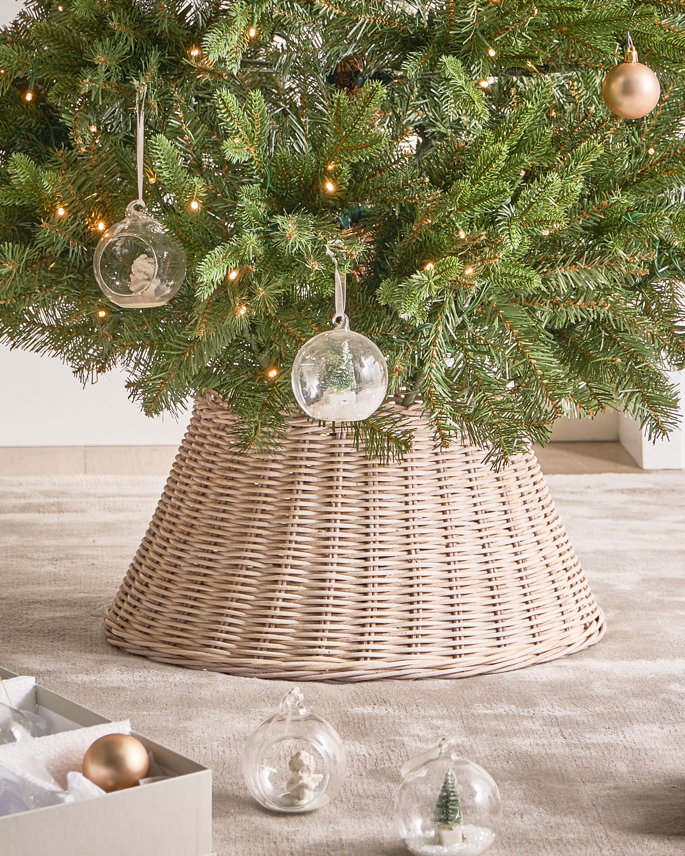 Christmas Tree Collar FLOCON Rattan Light Brown 47 cm