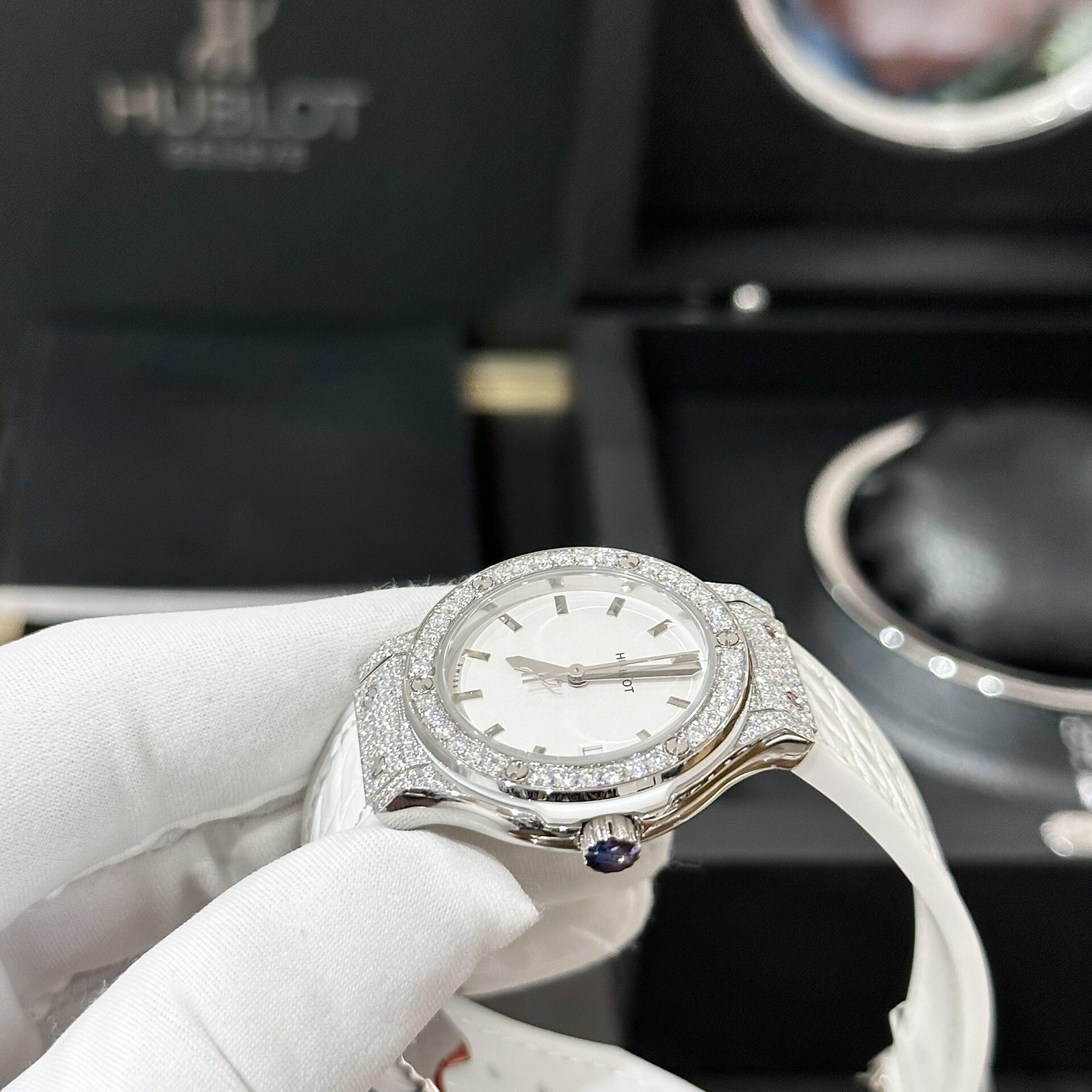 Hublot Classic Fusion Women s Best Replica Watch White Moissanite Diamond 33mm - Top club