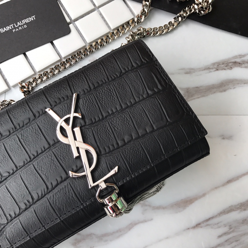 MONOGRAM CHAIN WALLET IN CROCODILE EMBOSSED SHINY LEATHER1:1High-quality replica