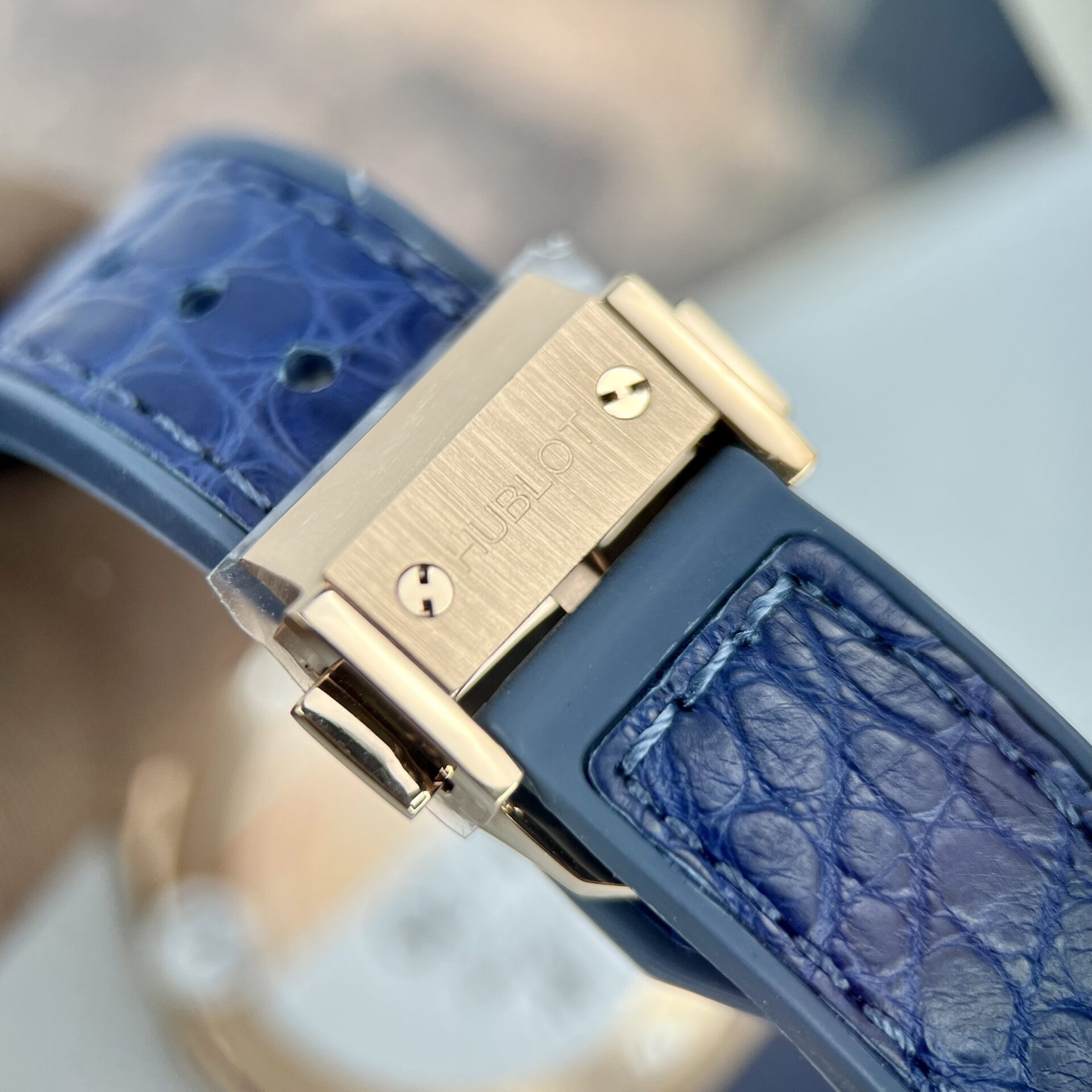 Hublot Replica 1: Watch Classic Fusion King Gold Women s Blue 33mm - Top club