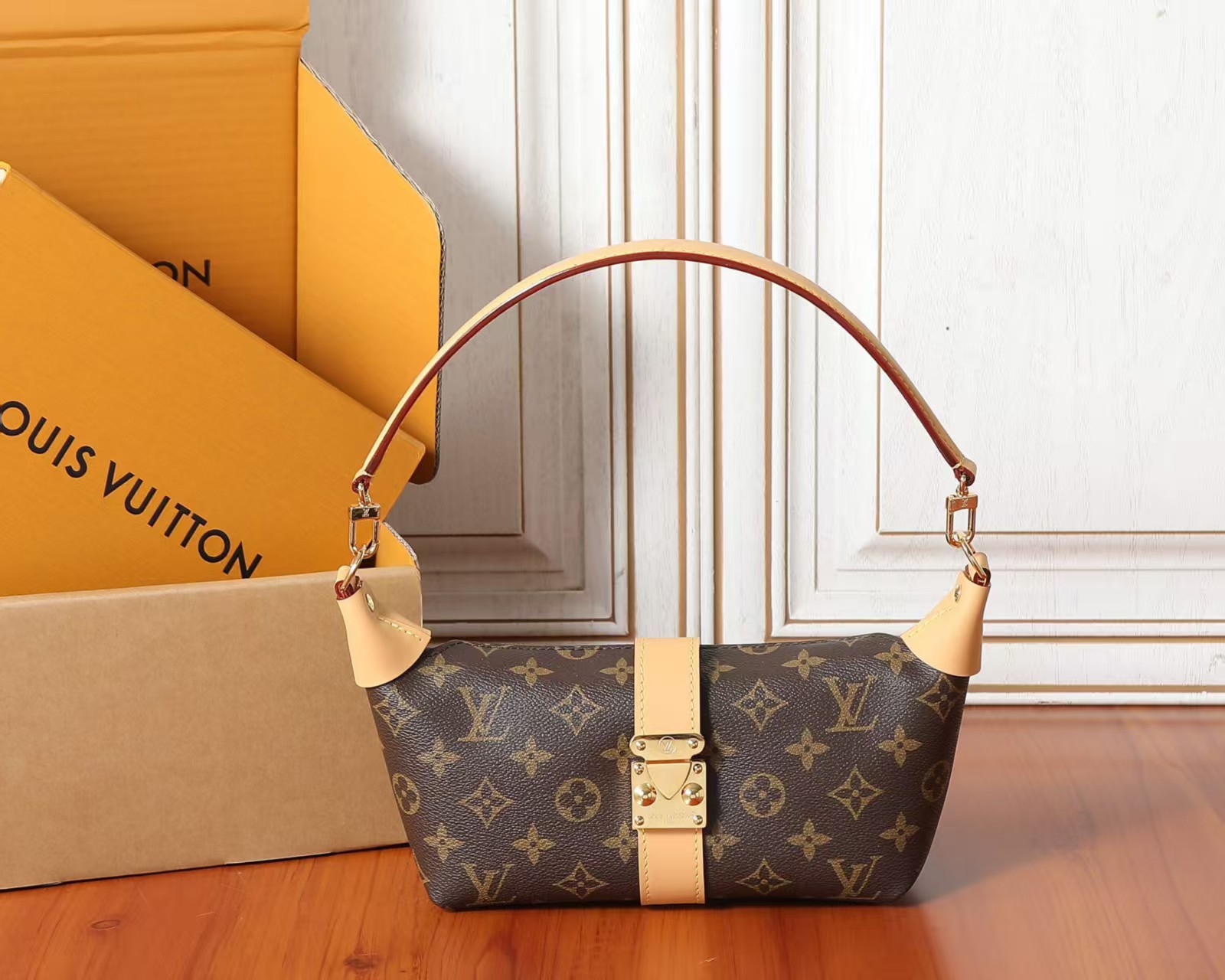 Louis Vuitton Pochette Mia HandBag1:1High-quality replica