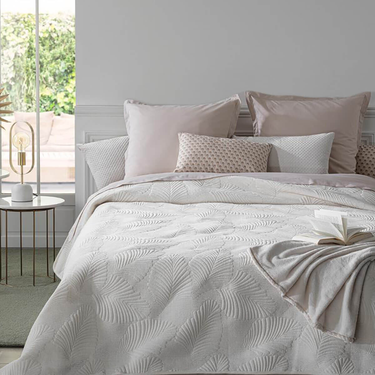 Bedspread "Feuille", velvet Ivory white, 240x260 cm