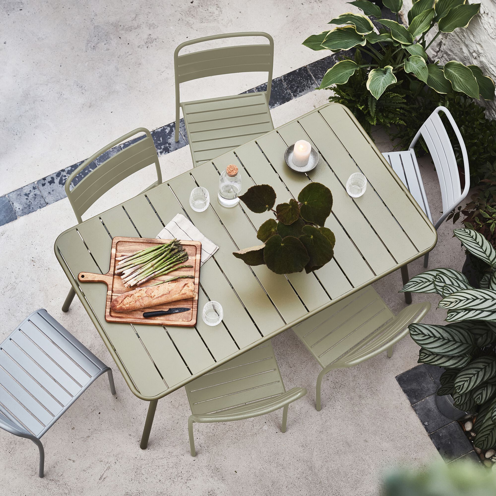 SOURIS - Ensemble table et chaises de jardin en acier - vert kaki (6 places)