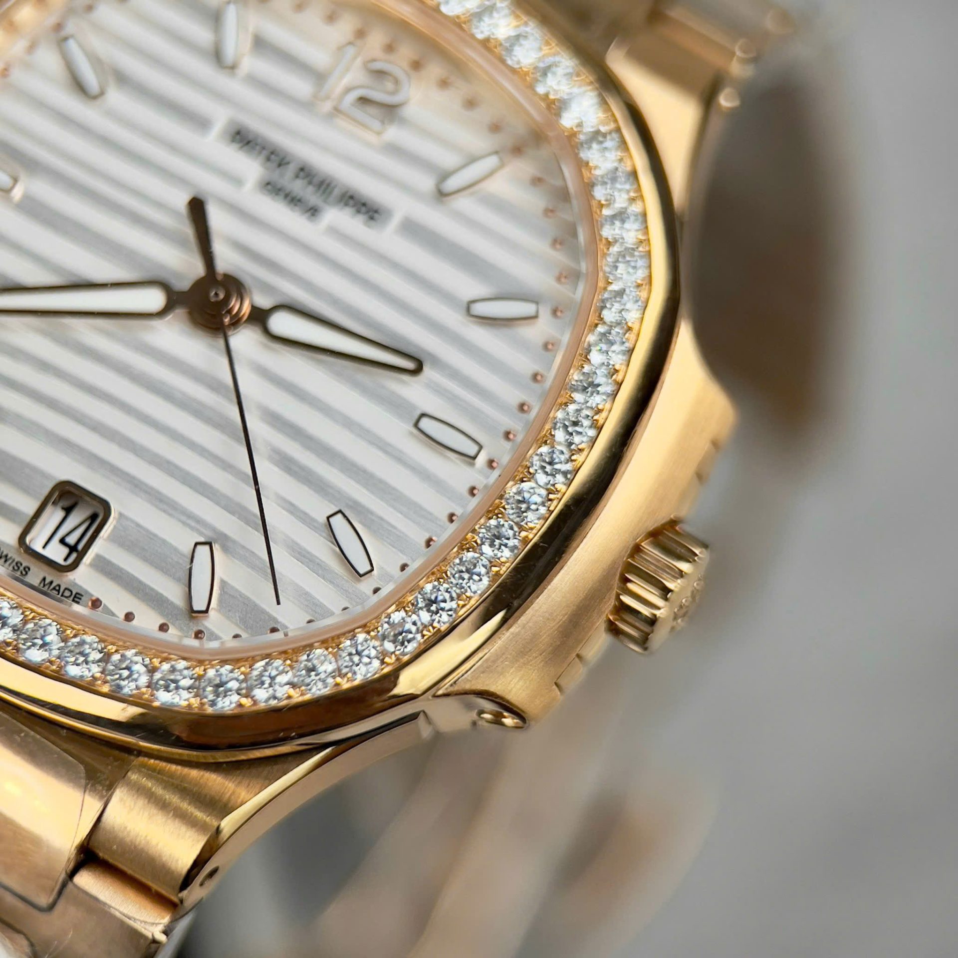 Patek Philippe Nautilus 7118 Best Replica Watches White Dial Bezel Moissanite Diamonds 35.2mm - Top club