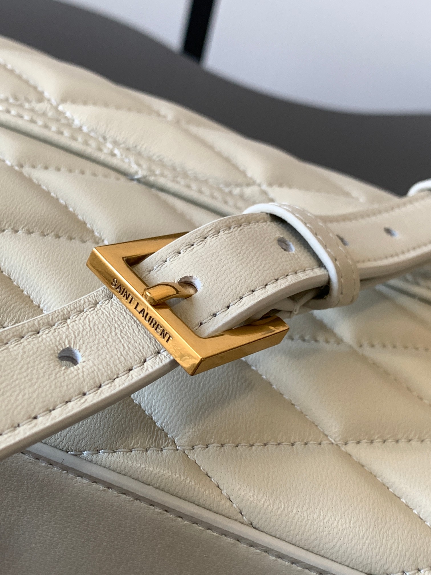 JUNE BOX BAG IN QUILTED PATENT LEATHER1:1High-quality replica