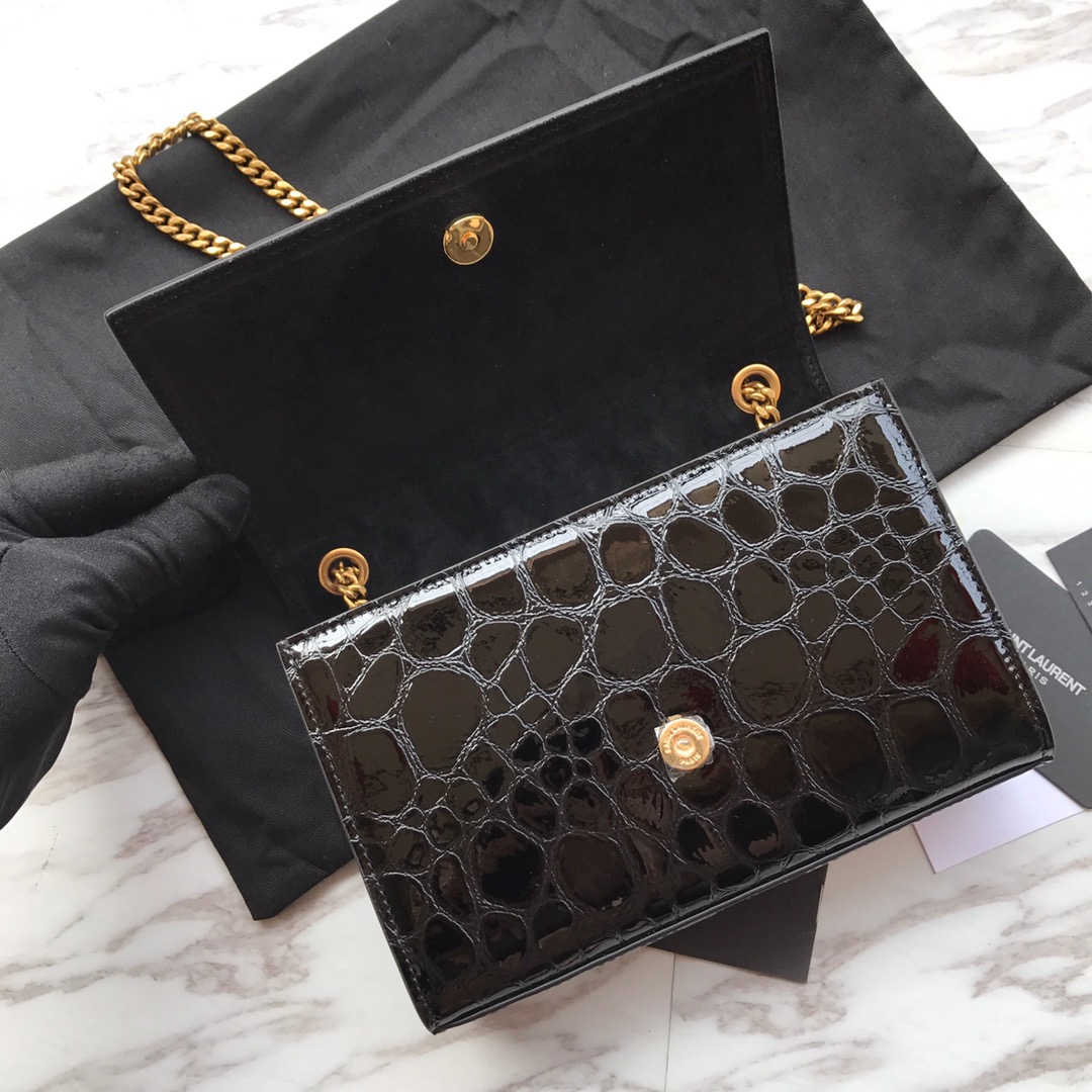MONOGRAM CHAIN WALLET IN CROCODILE EMBOSSED SHINY LEATHER1:1High-quality replica