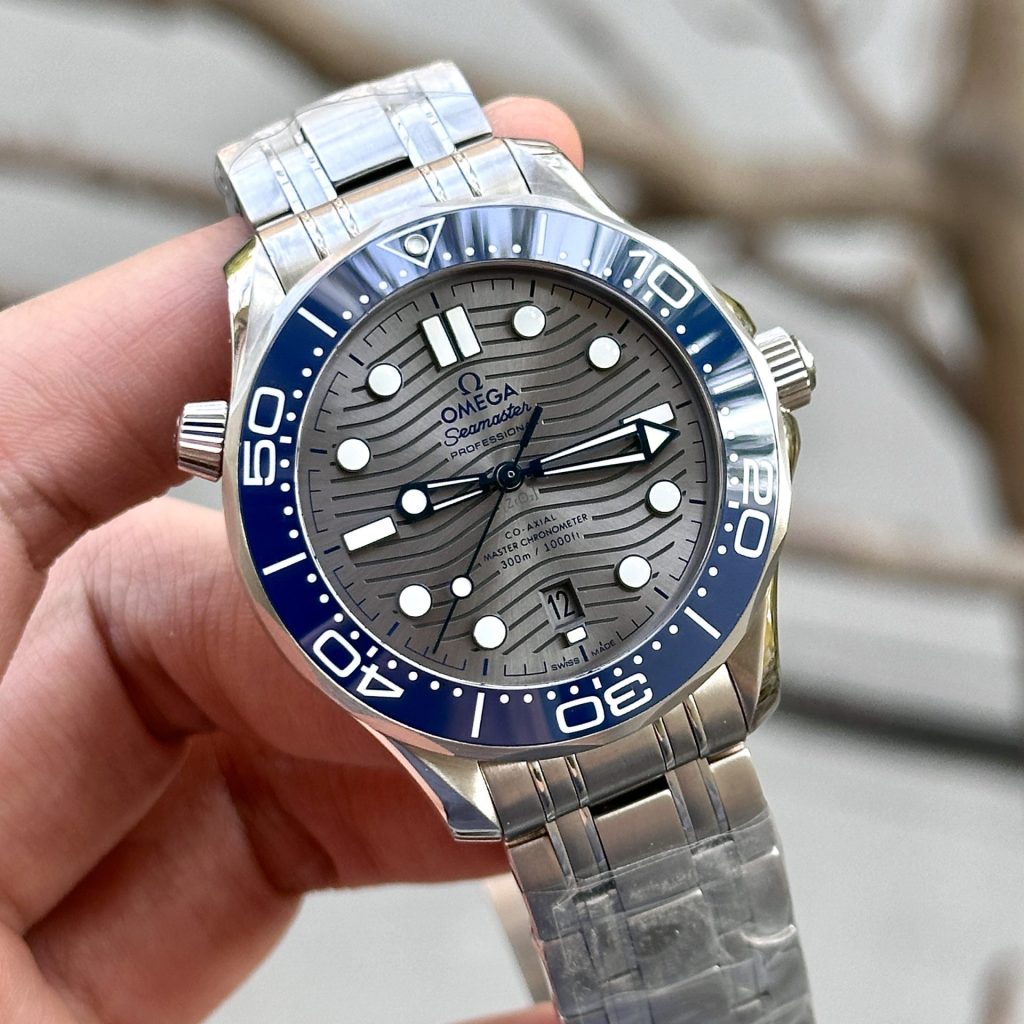 Omega Replica 11 Watch Seamaster Diver 300M Grey Dial Blue Ceramic Bezel Factory VS 42mm - Top club