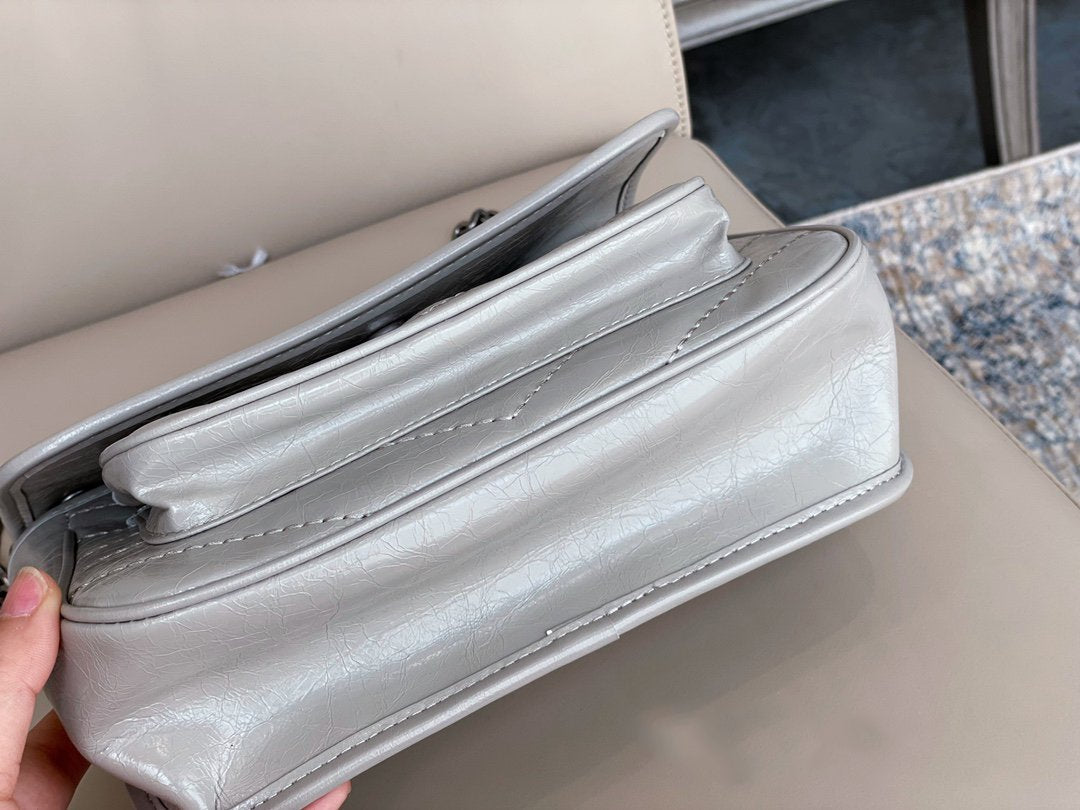 TO – Luxury Edition Bags SLY 1551:1High-quality replica