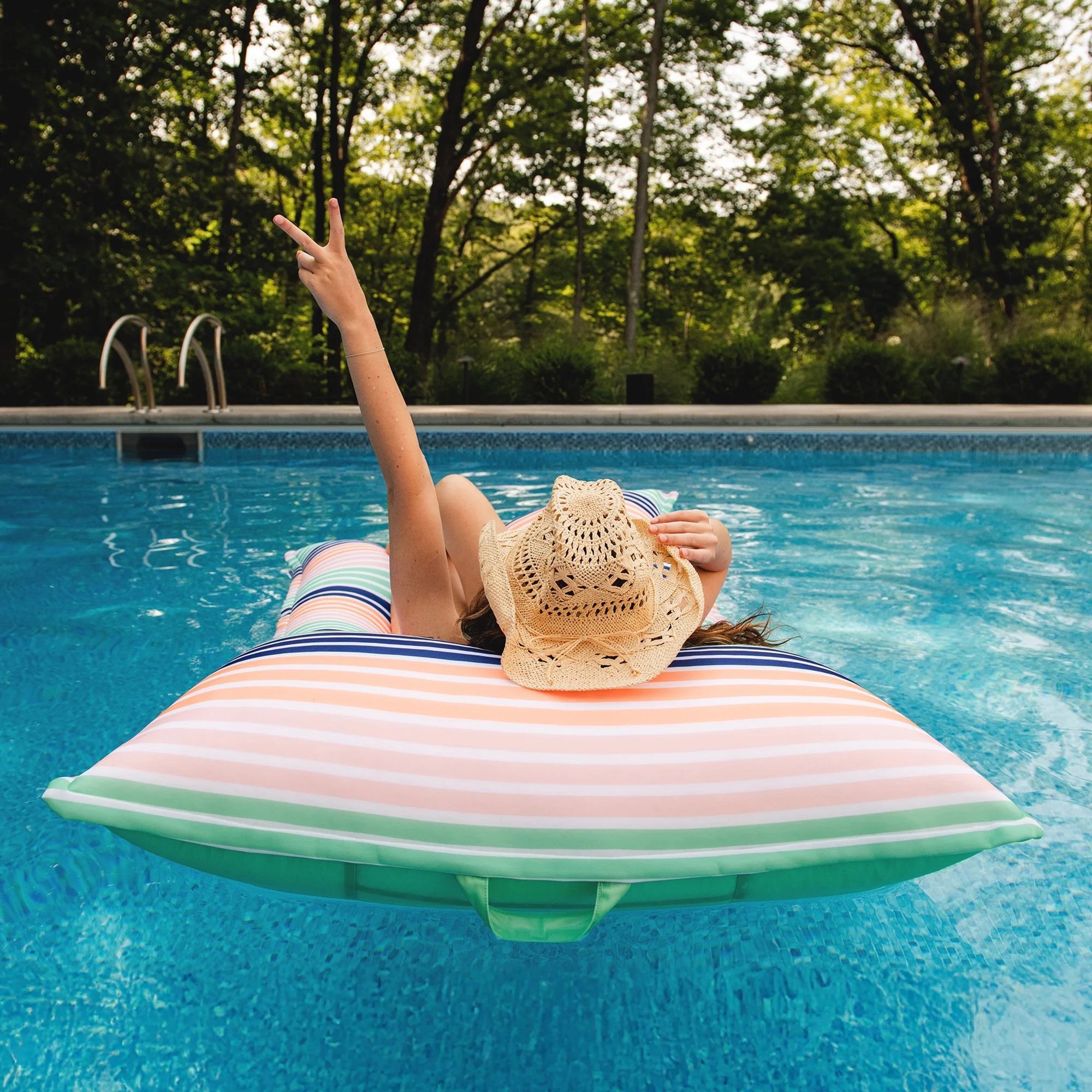 Big Joe Lagoon Lounger No Inflation Needed Pool Float, Americana Nautical Stripe Double Sided Mesh, Quick Draining Fabric, 5 feet Giant - Image 65