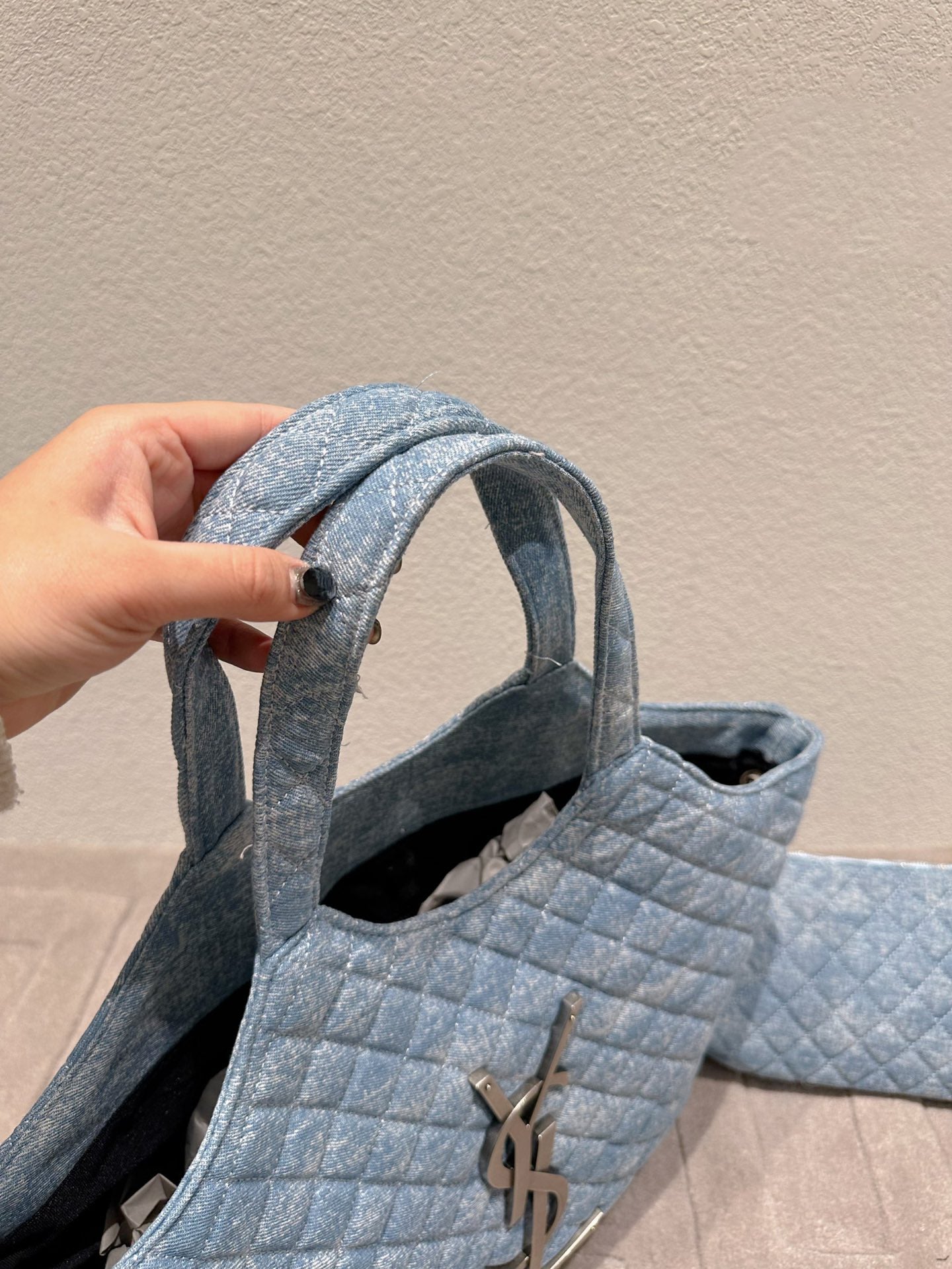 TO – Luxury Bags SLY 2811:1High-quality replica