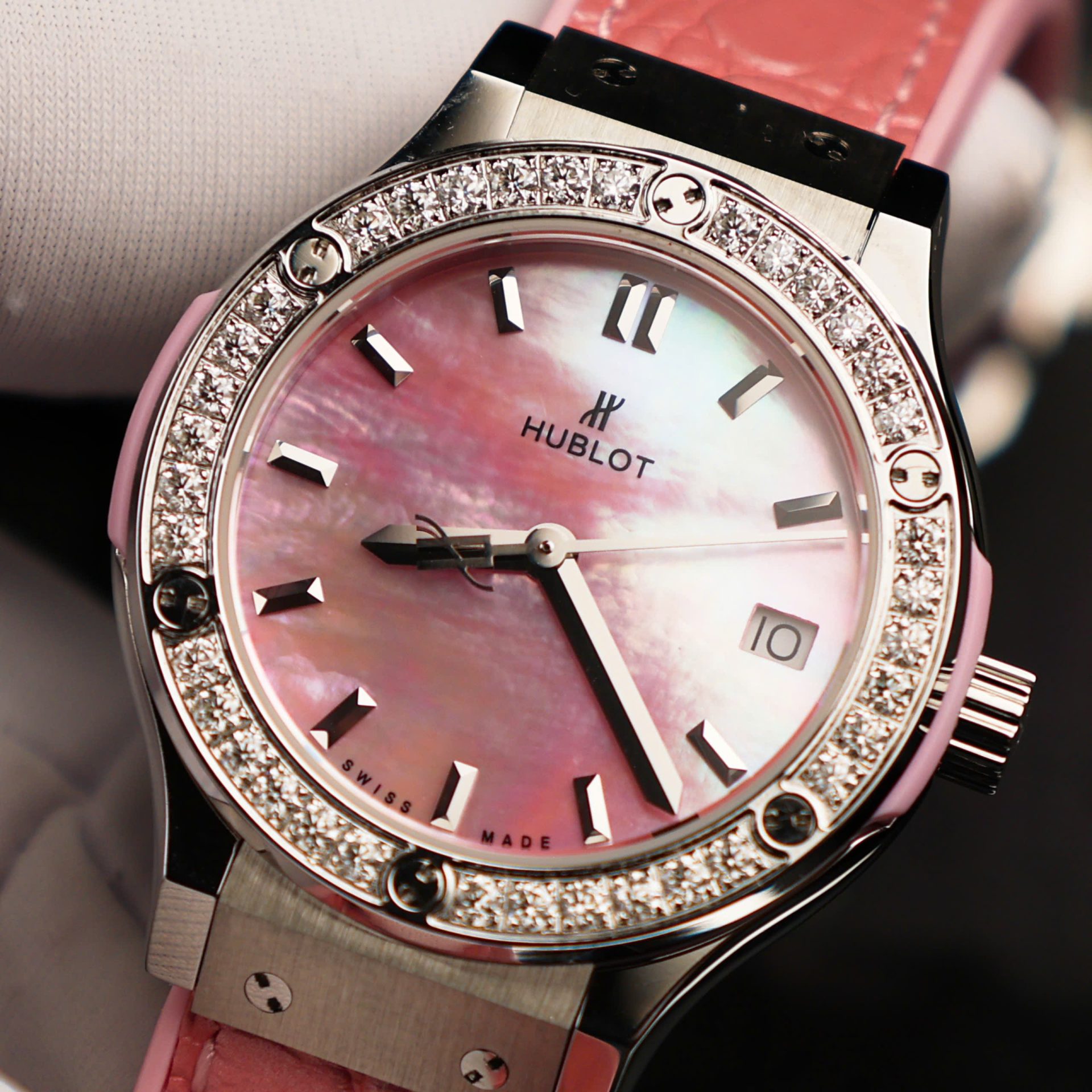 Hublot Classic Fusion Replica Watches Dial Mother Of Pearl Pink + Moissanite Diamonds 33mm - Top club
