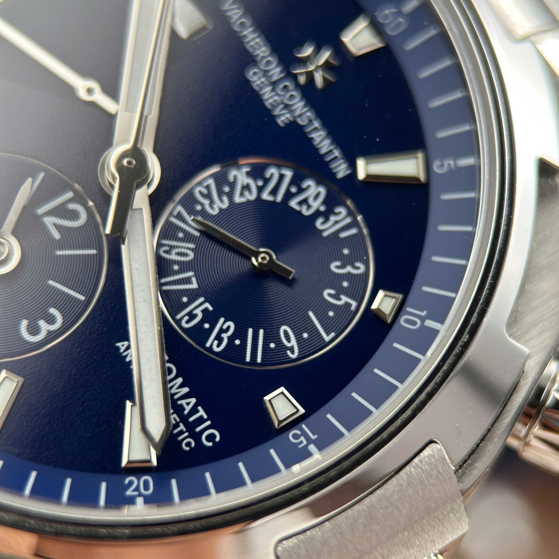 Vacheron Constantin Overseas Dual Time 47450 Replica Watches Blue Dial Rubber Strap 9F Factory 42mm - Top club