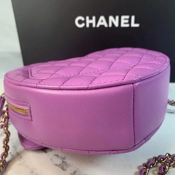 Replica Chanel Heart Zipped Arm Coin Purse 22S Purple/Black Ap27861:1High-quality replica