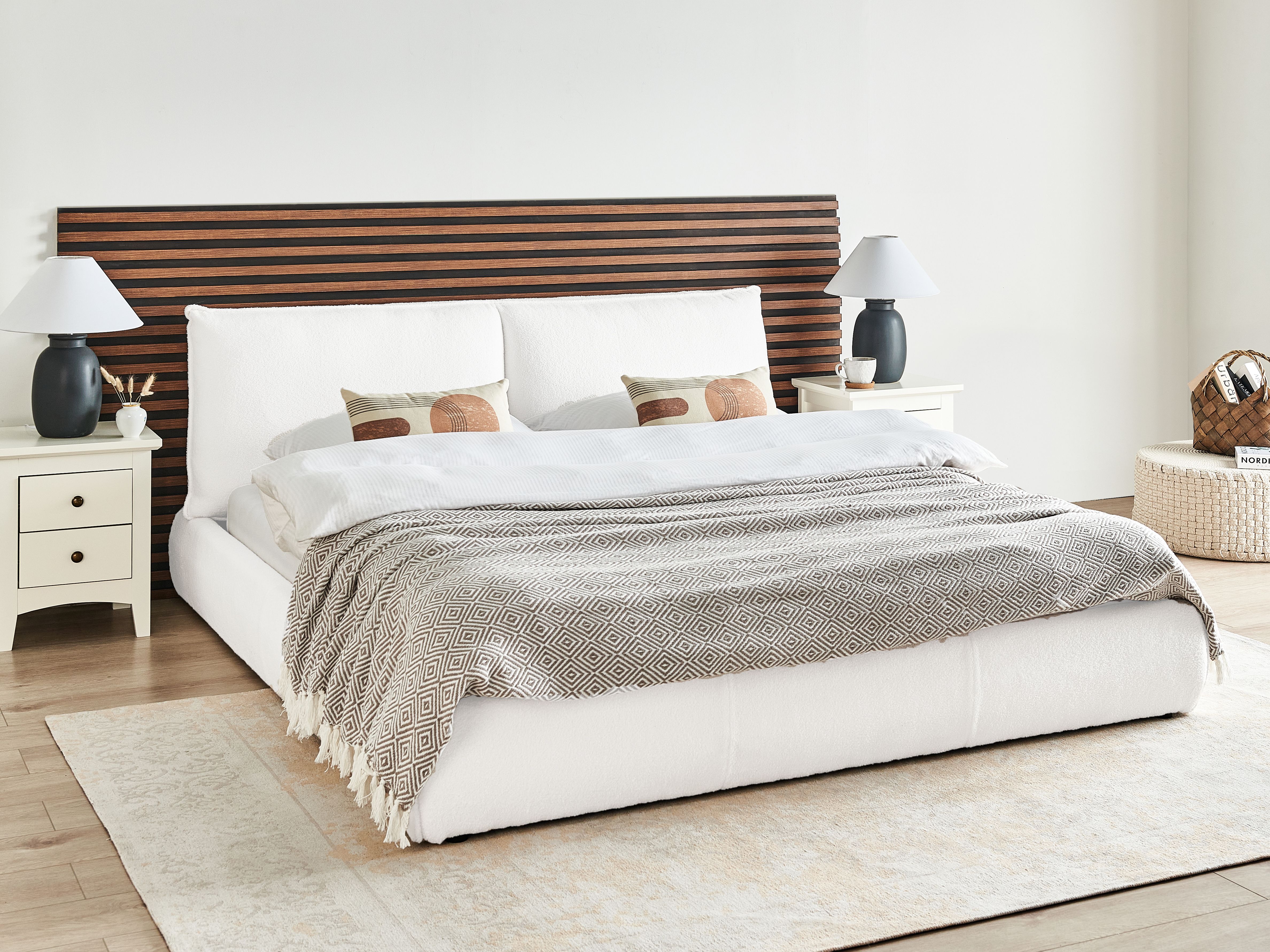 Bed Boucle VINAY 180 x 200 cm (EU Super King) White