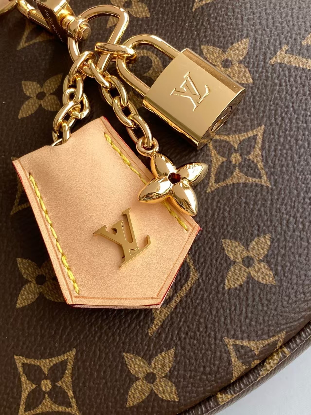 Louis Vuitton Looping HandBag1:1High-quality replica