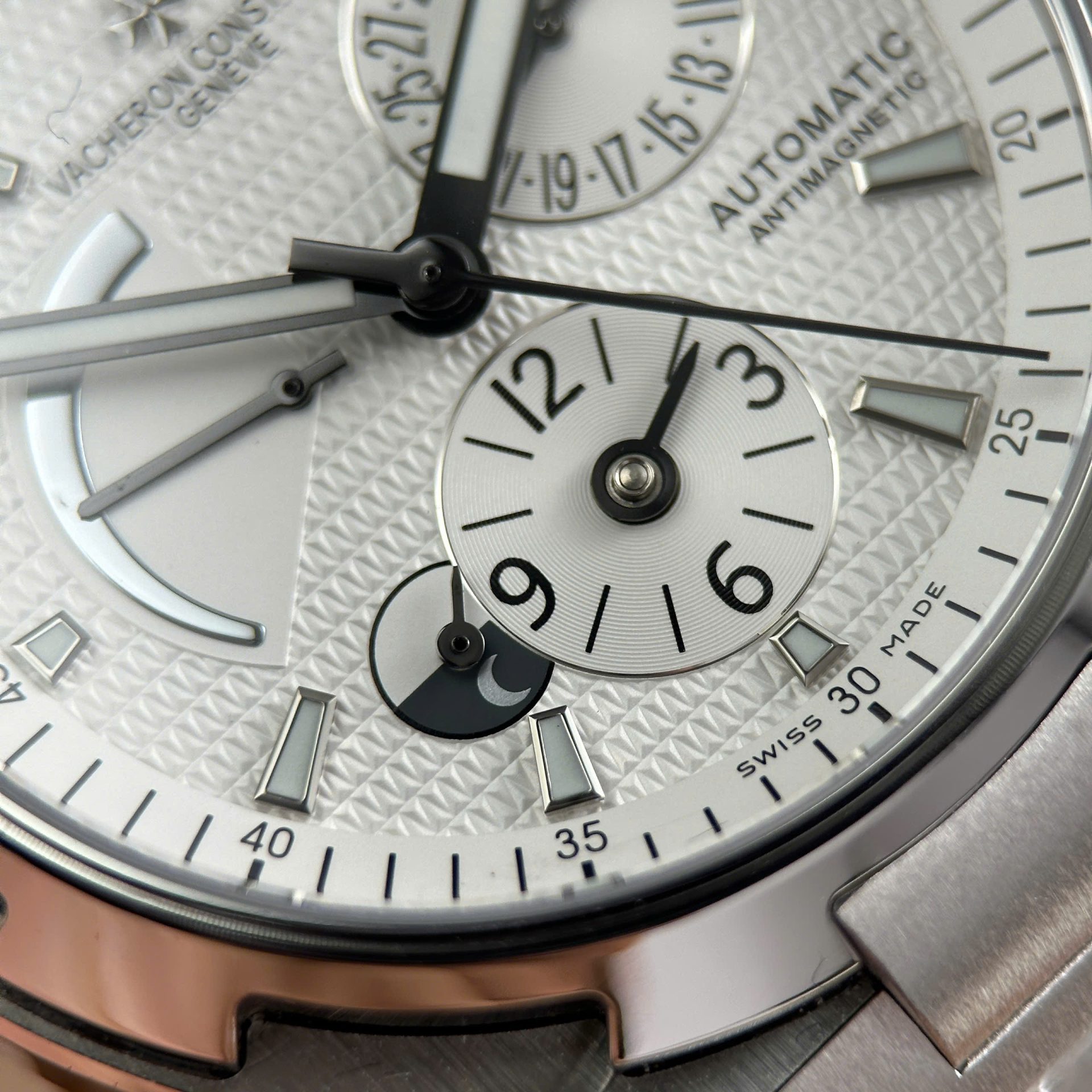 Vacheron Constantin Luxury Imitation Watches Overseas Dual Time 47450 White Dial Metal Wire 9F Factory 42mm - Top club