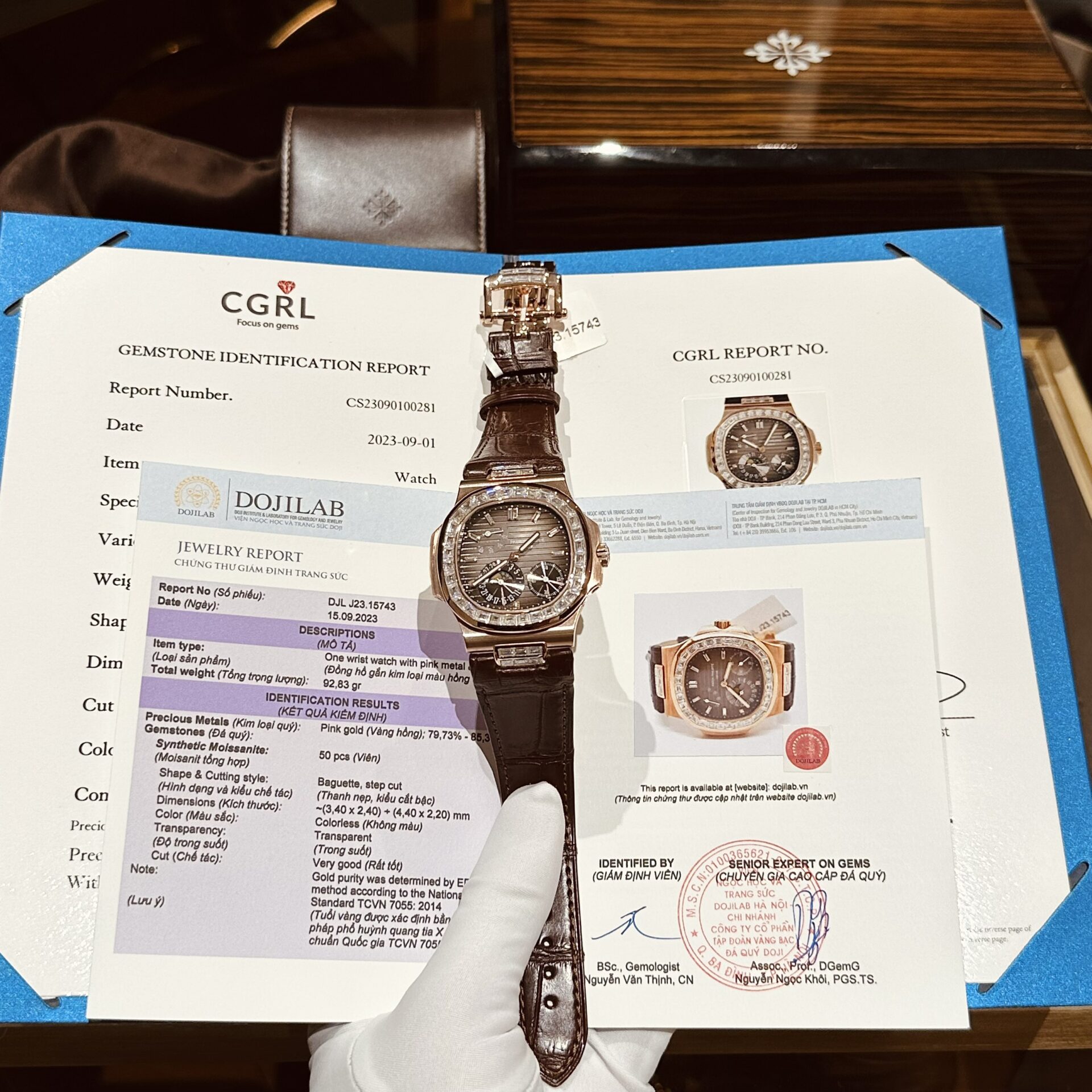 Patek Philippe Nautilus 5724R Gold Wrapped Moissanite Diamond Replica Watch 40mm - Elite Watch Atelier