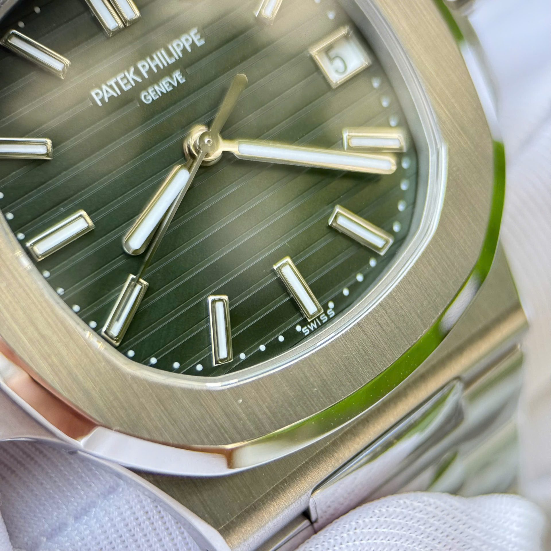 Patek Philippe Nautilus 5711 Clone Watches Green Dial Metal Wire Custom BBF Factory 40mm - Top club