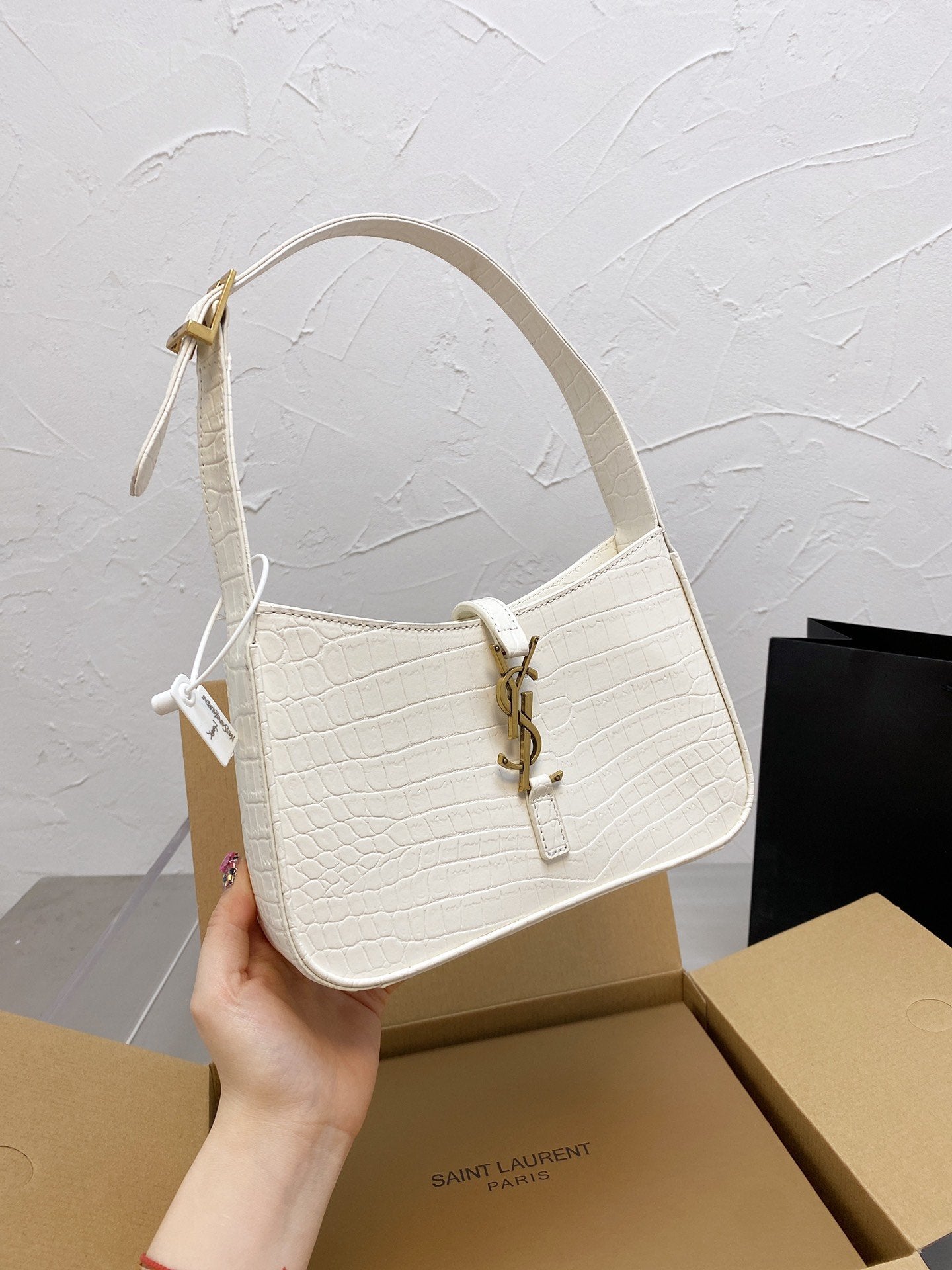 TO – Luxury Edition Bags SLY 2041:1High-quality replica