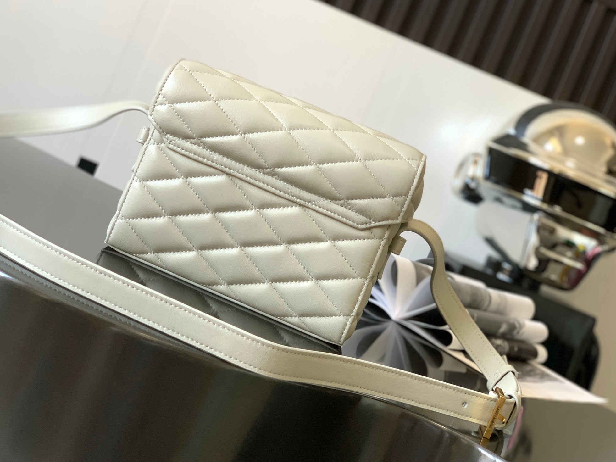 JUNE BOX BAG IN QUILTED PATENT LEATHER1:1High-quality replica