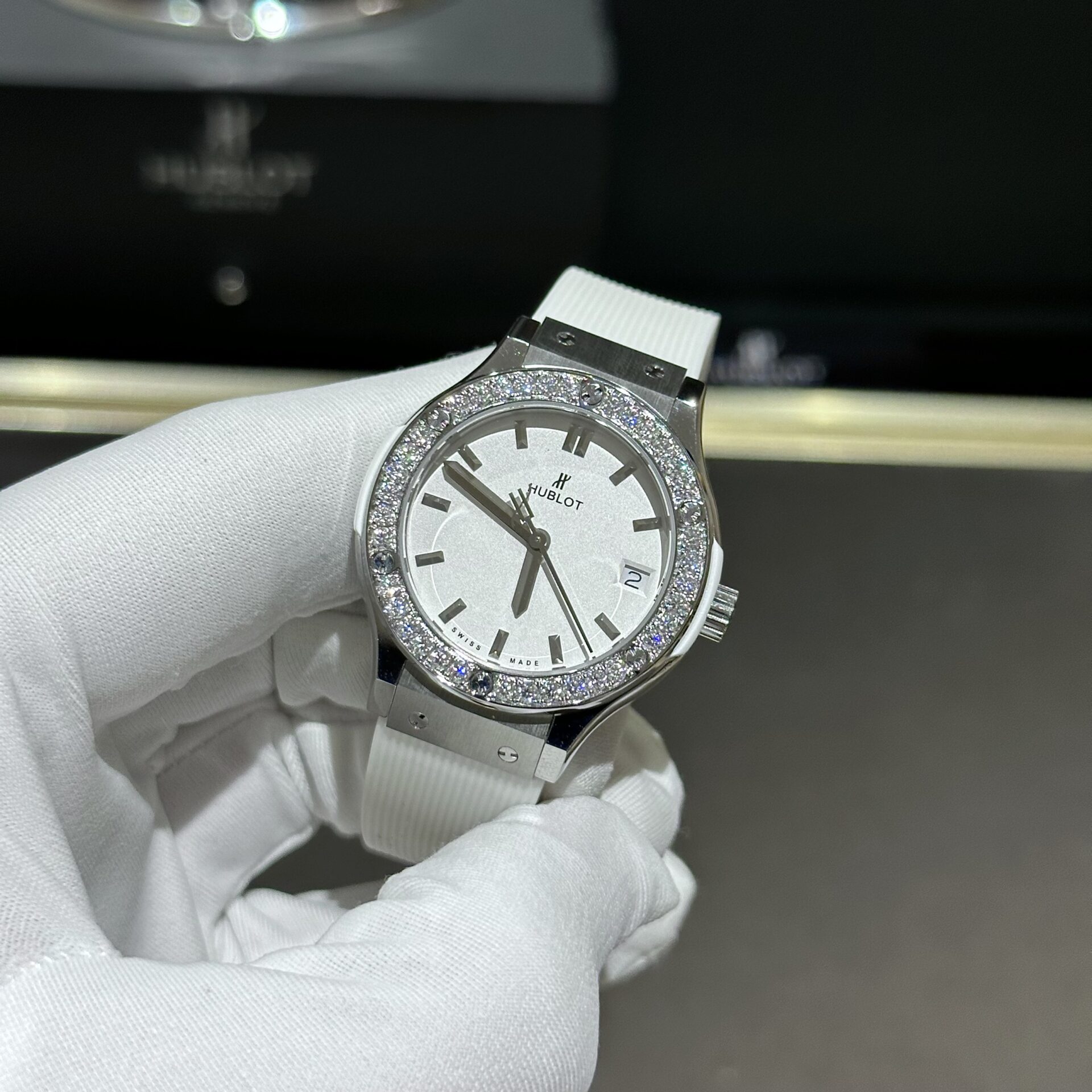Hublot Classic Fusion Replica Women s Watch White Moissanite Diamond HBF 33mm - Top club
