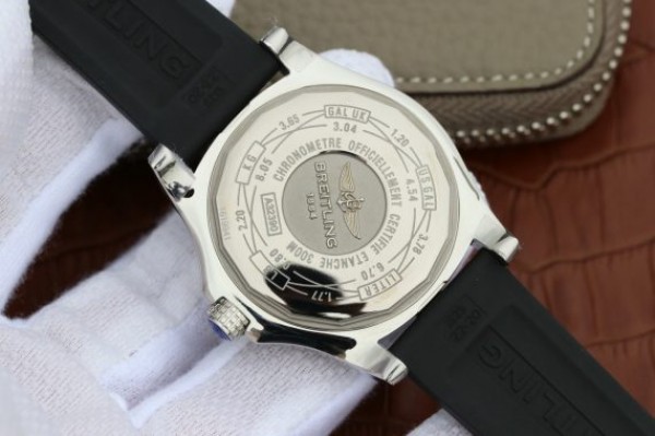 Replica Breitling Avenger GMT SS GF White Dial Black rubber Strap A2836 - Top club