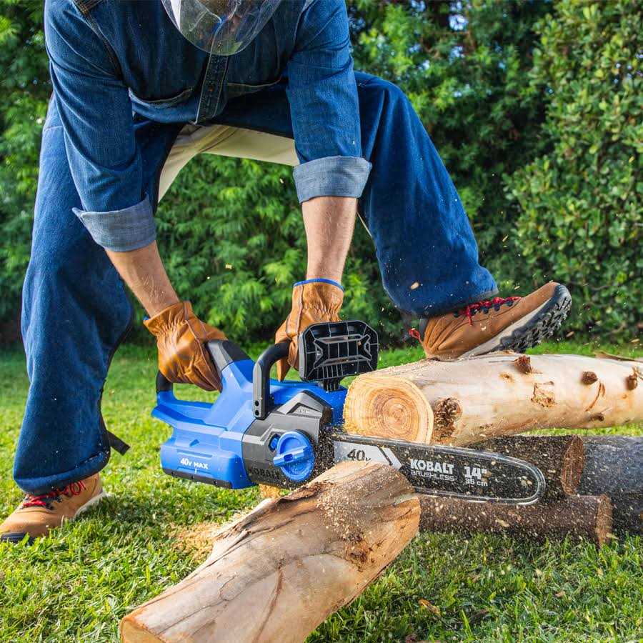 Kobalt Gen4 40-Volt 14-in Brushless Battery Chainsaw 4 Ah - KCS 1040A-03 - Image 4 Kobalt Gen4 40-Volt 14-in Brushless Battery Chainsaw 4 Ah - KCS 1040A-03 - Image 4