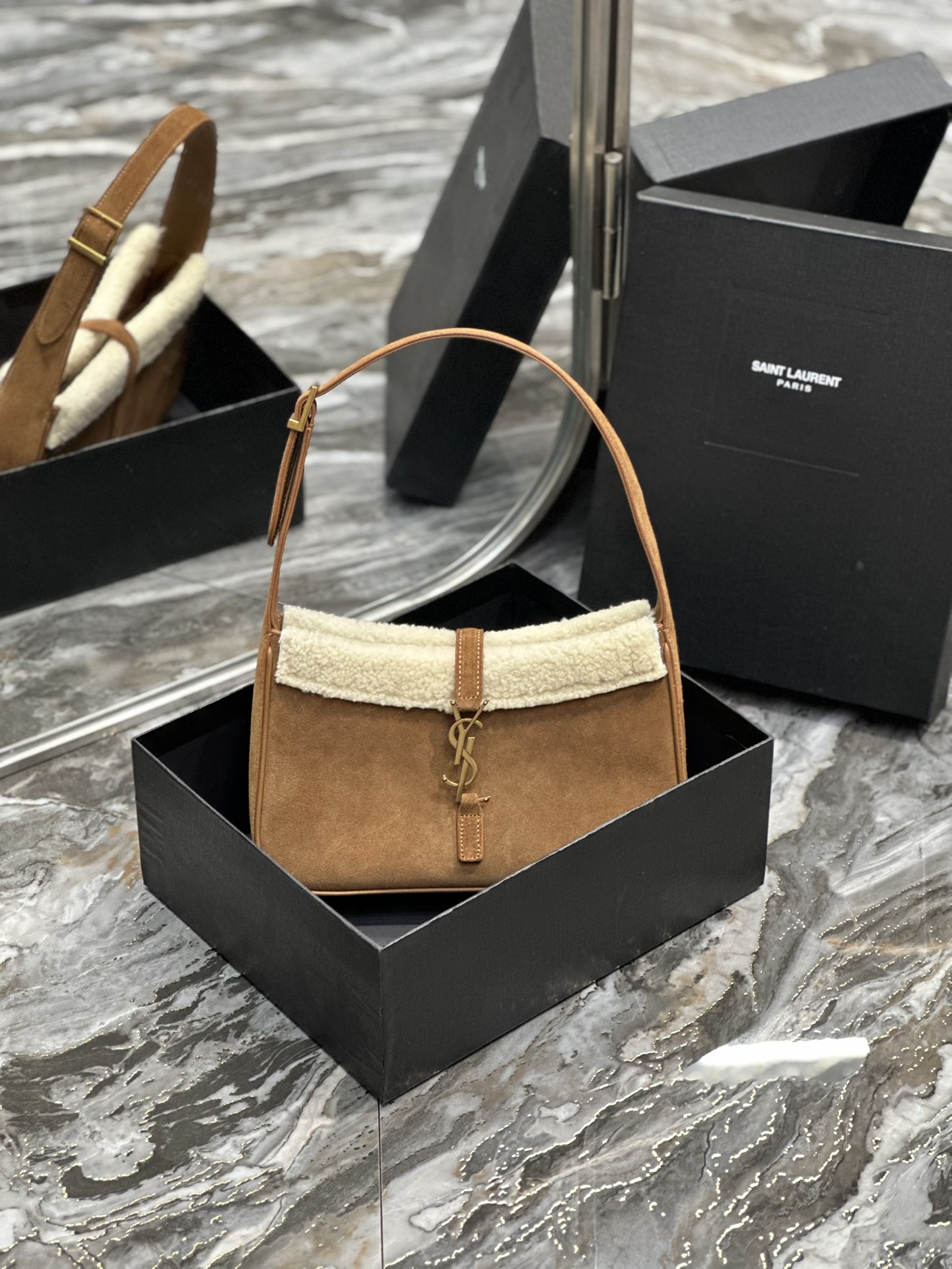 LE 5 À 7 HOBO BAG IN LIZARD SHINY LEATHER