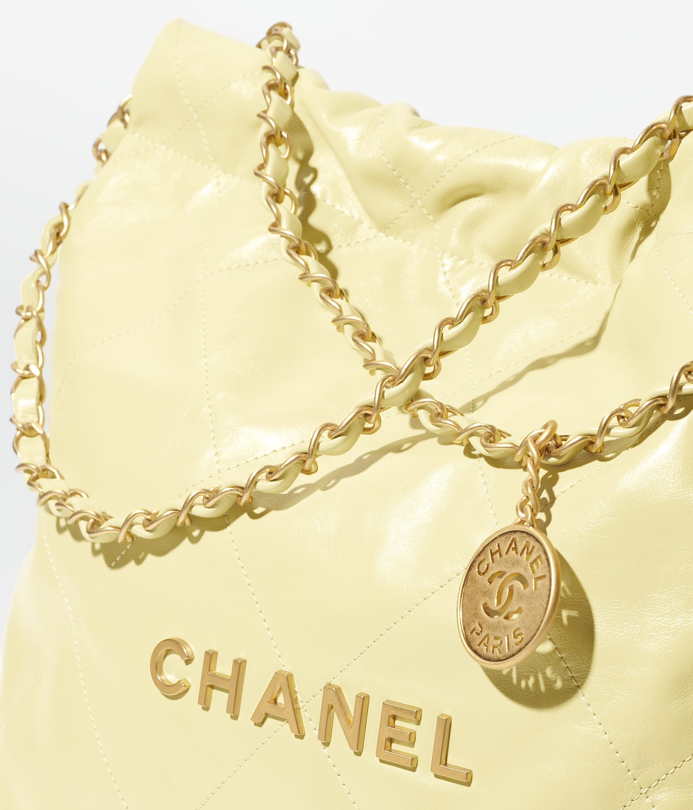 CHANEL 22 SMALL HANDBAG Shiny Calfskin & Gold-Tone Metal Light Yellow1:1High-quality replica