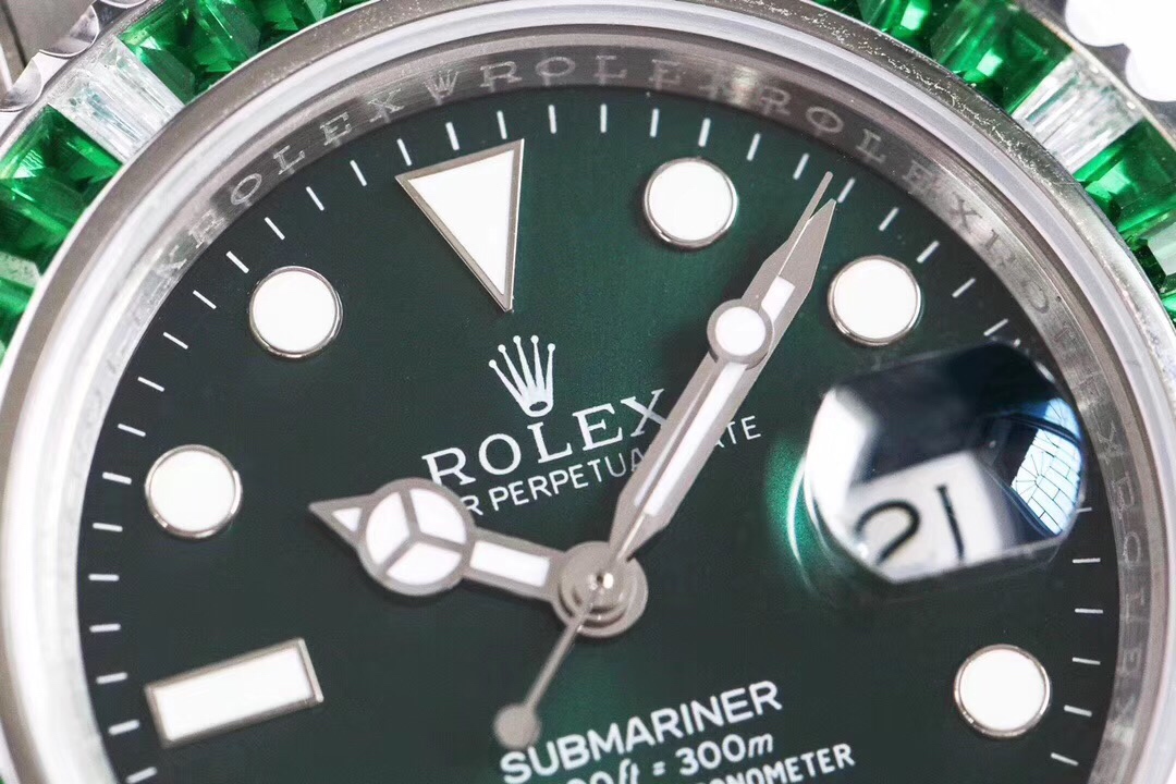 Rolex Submariner Customized with Diamonds - Green Diamonds - 40MM(1:1 replica) - Elite Watch Atelier
