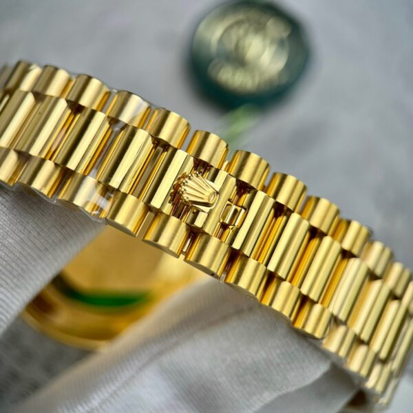 Rolex Day-Date Gold Wrapped Replica Watch With Moissanite Diamonds GM V2 40mm - Elite Watch Atelier