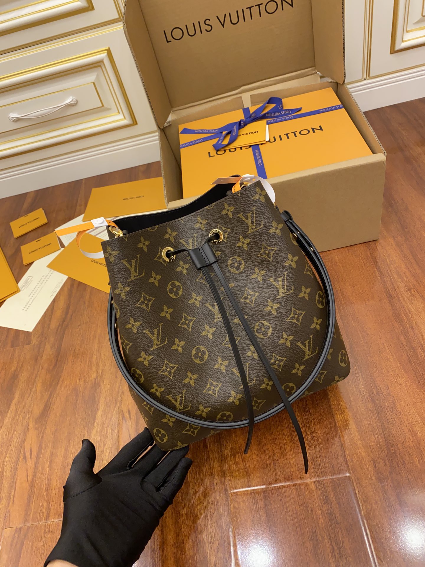 Louis Vuitton NeoNoe MM M440201:1High-quality replica