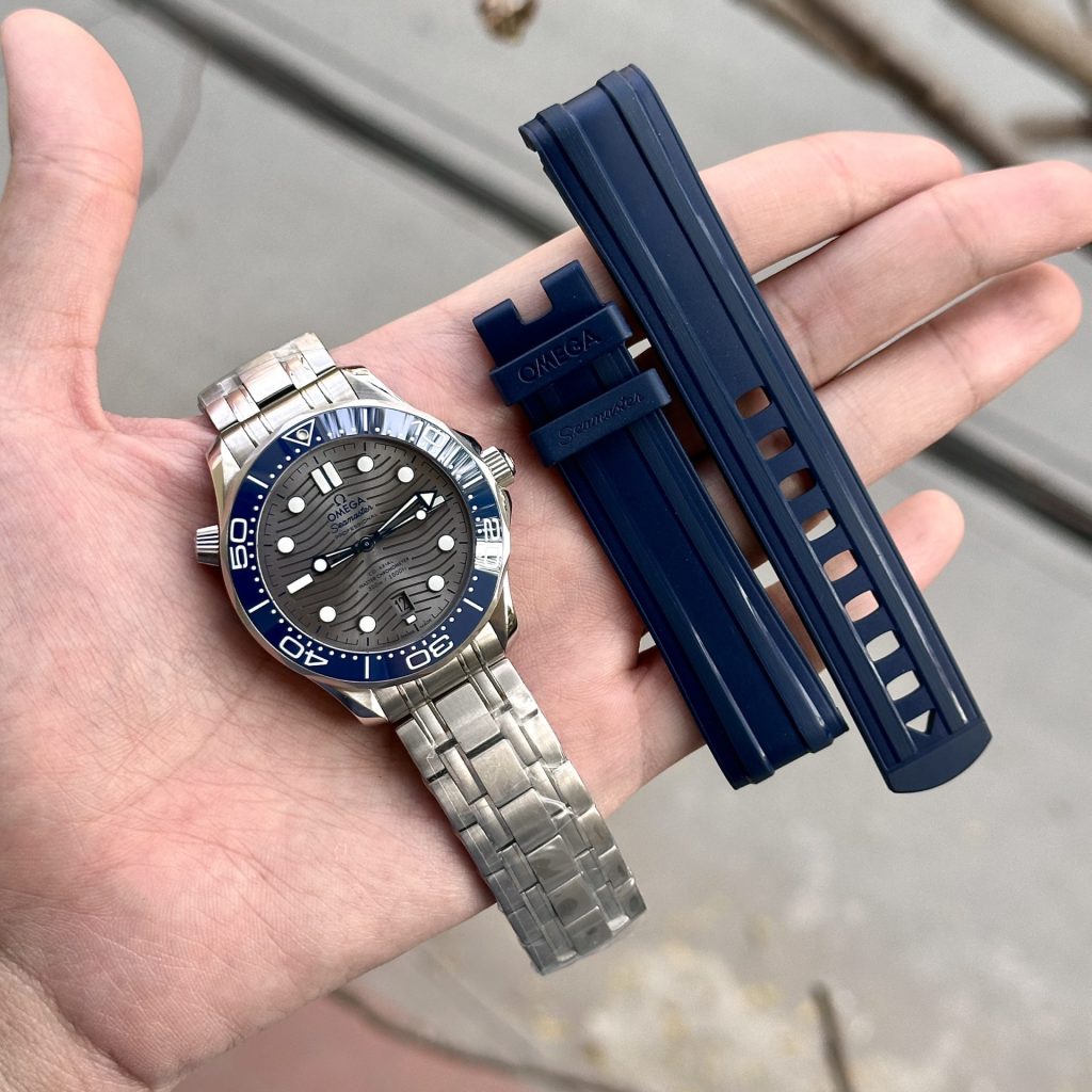 Omega Replica 11 Watch Seamaster Diver 300M Grey Dial Blue Ceramic Bezel Factory VS 42mm - Top club