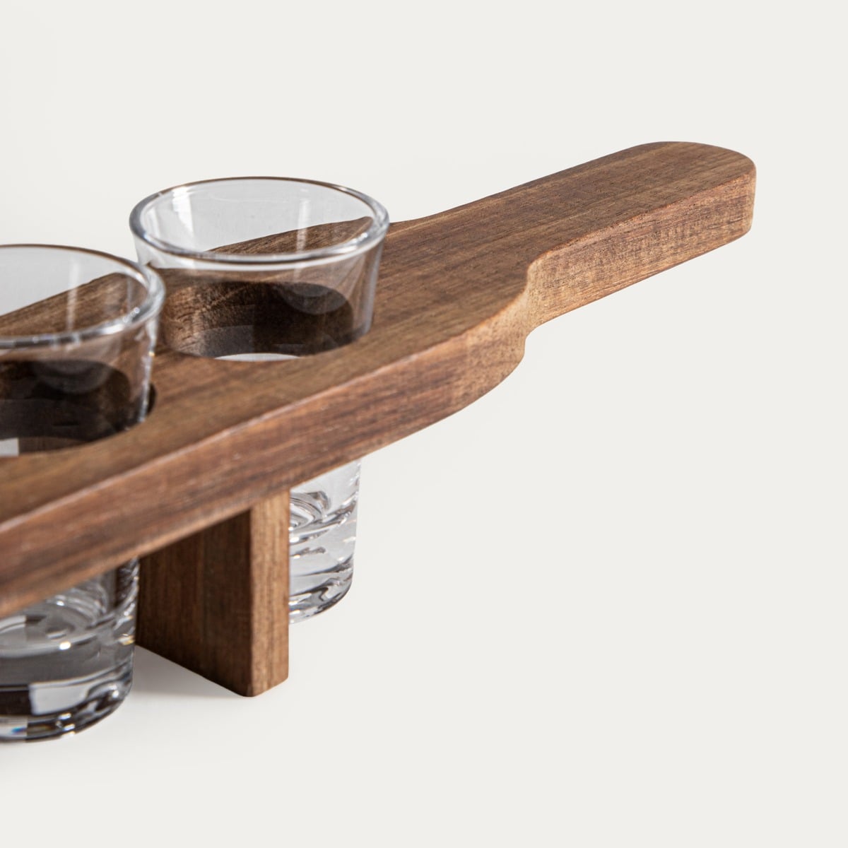 Zestaw kieliszków LUSTRE na akacjowej desce 6x 45ml