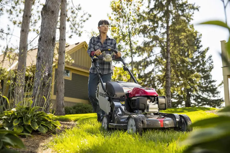 Honda HRX217VYA Self-Propelled Lawn Mower 21-Inch VersaMow 4-In-1 - HRX217K5VYA - Image 6 Honda HRX217VYA Self-Propelled Lawn Mower 21-Inch VersaMow 4-In-1 - HRX217K5VYA - Image 6