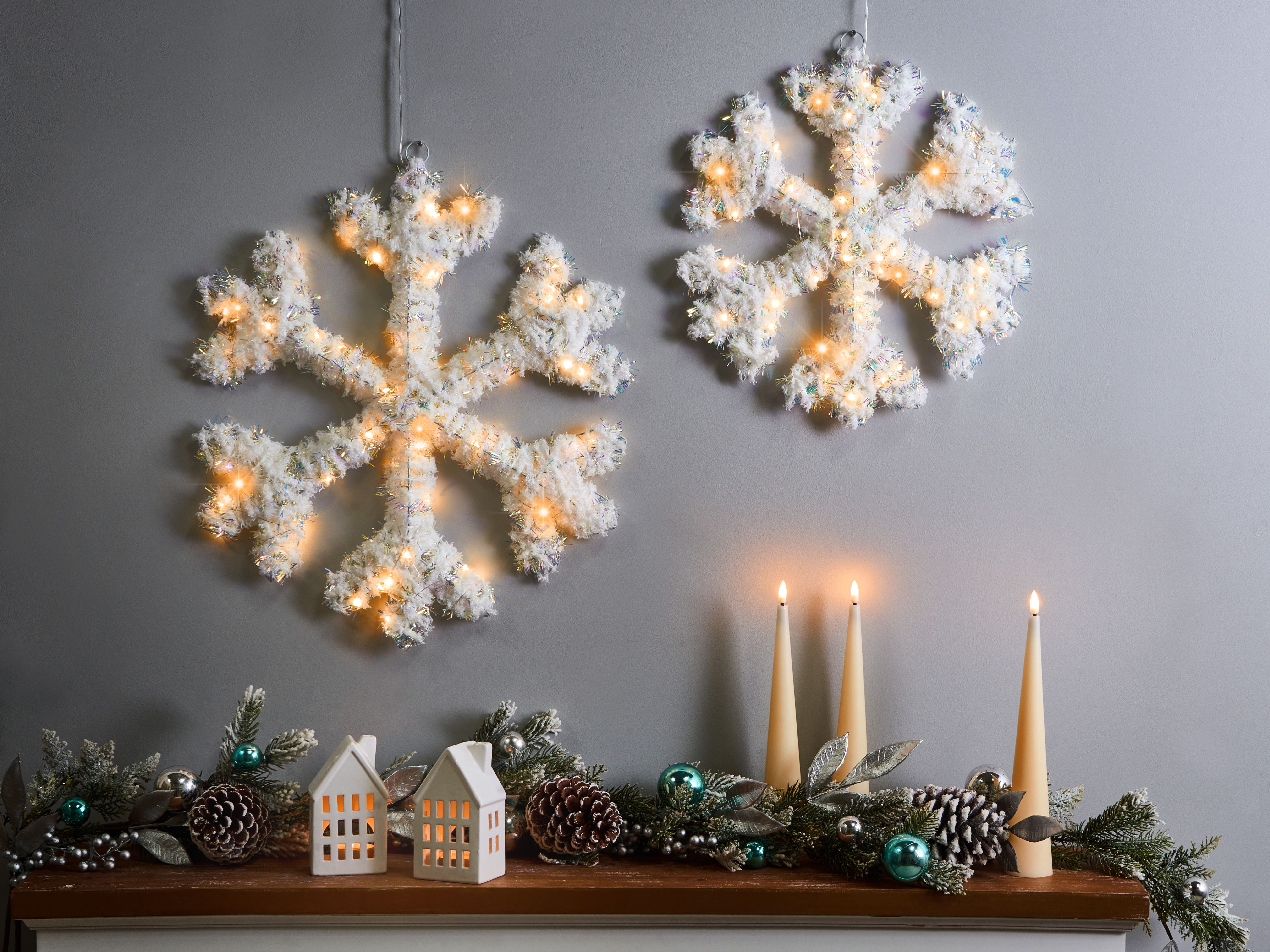 Set of 2 Christmas Decorations LED GURRE Snowflake 40/50 cm White