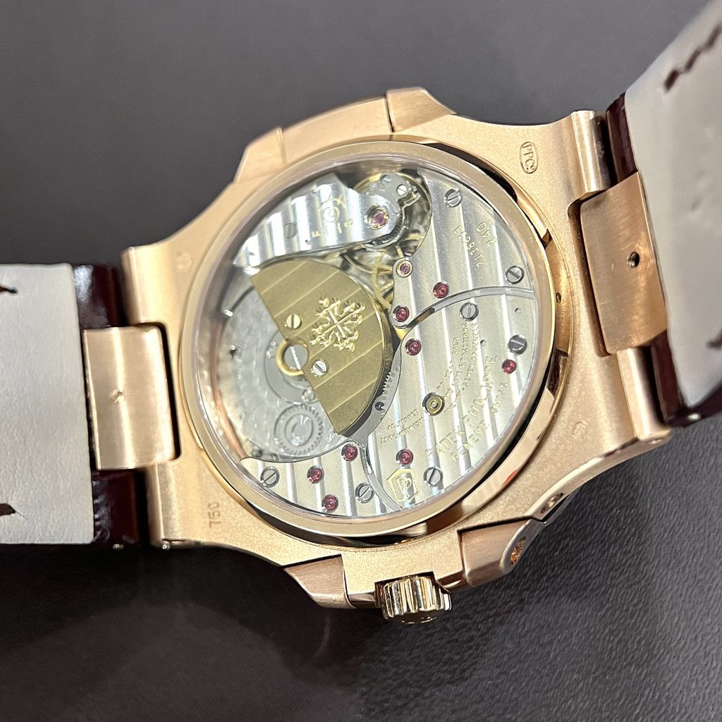 Patek Philippe Replica 1:1 Watch Nautilus 5724 18K Solid Gold With Natural Diamonds 40mm - Top club