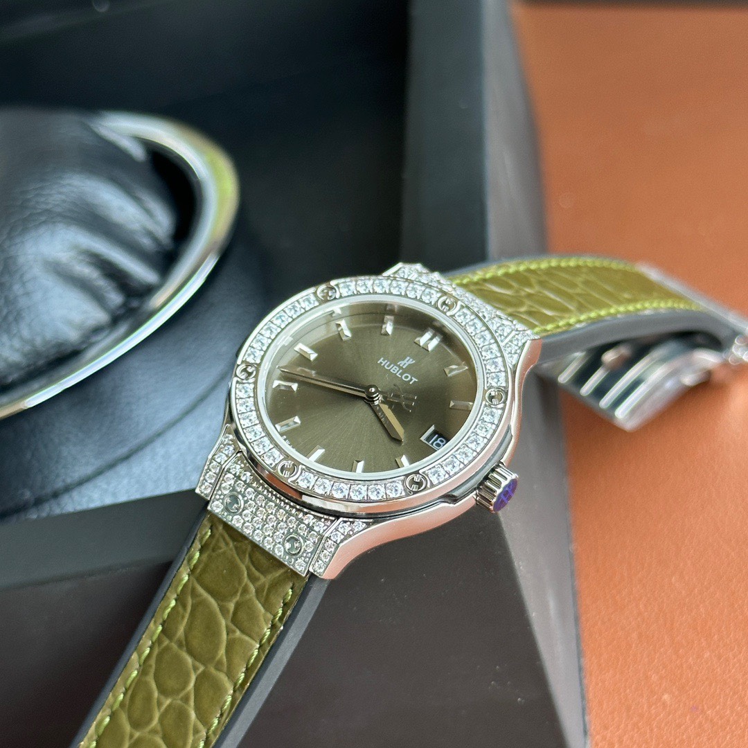 Hublot Replica 1:1 Watch Classic Fusion With Full Diamonds Women s Green 33mm - Top club