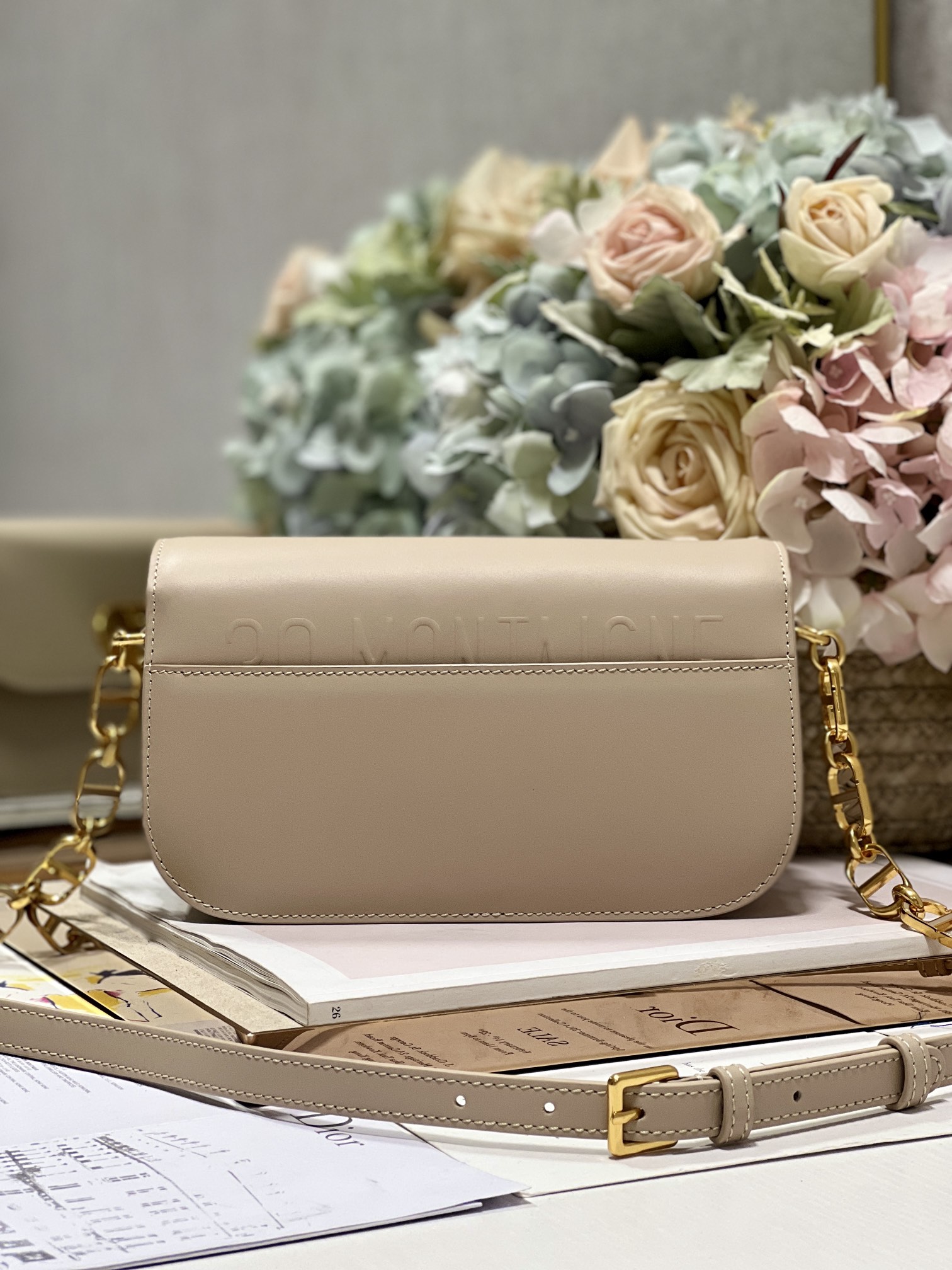 30 Montaigne Avenue Bag Black/White/Blue/Beige/Light Pink For Women 9 in/ 22.5cm M9260UMOA_M9001:1High-quality replica