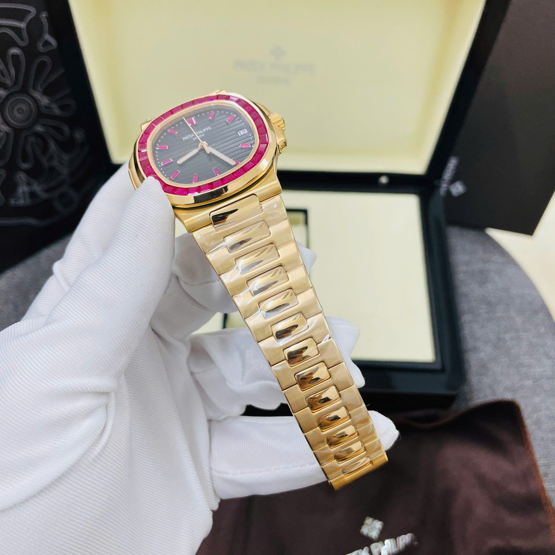 Patek Philippe Nautilus 5723 Copies Watch 18K Gold Wrapped + Synthetic Ruby 40mm - Top club