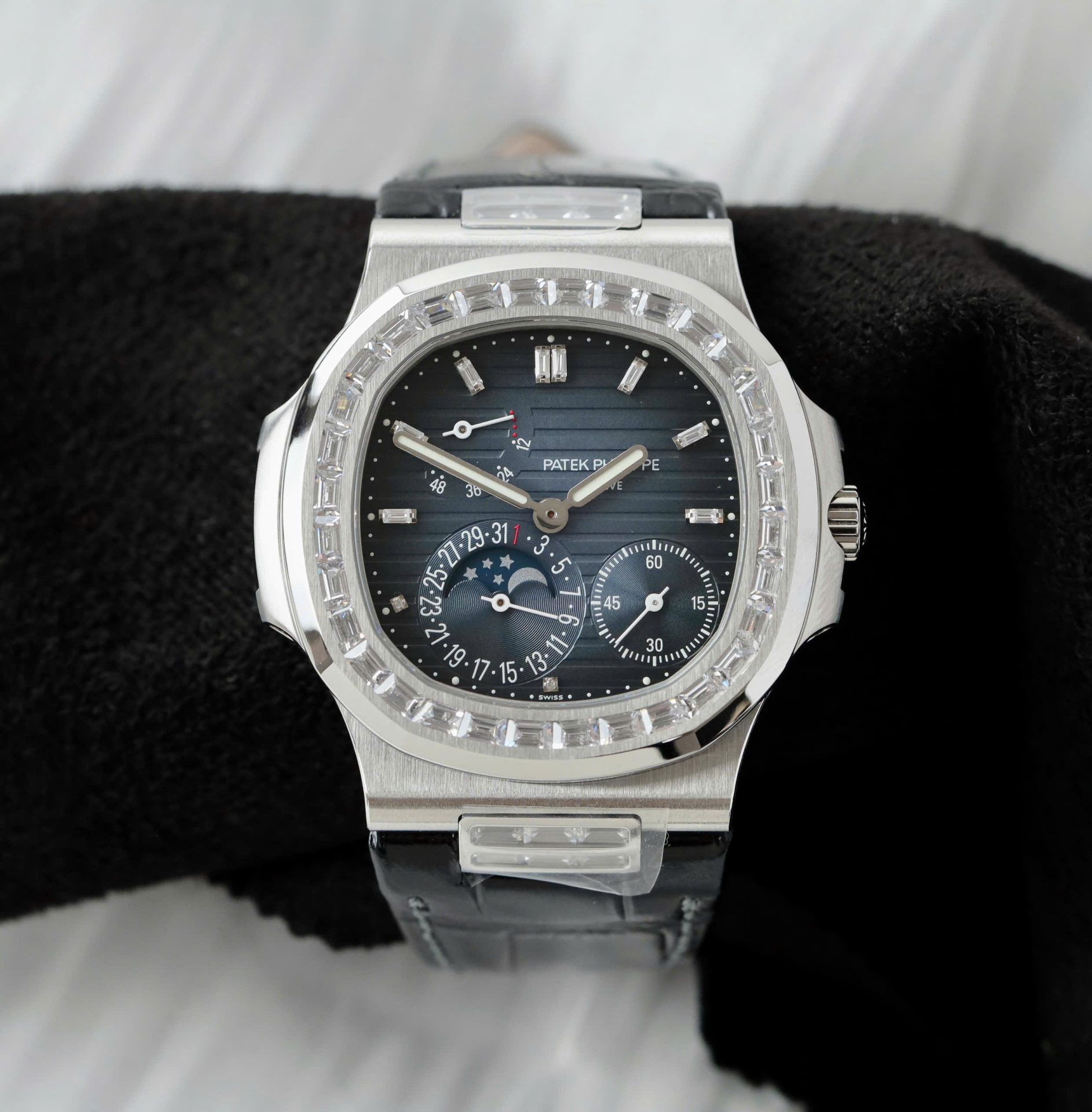 Patek Philippe Nautilus 5724R Replica Watches Blue Dial Full Function PPF FActory 40mm - Top club